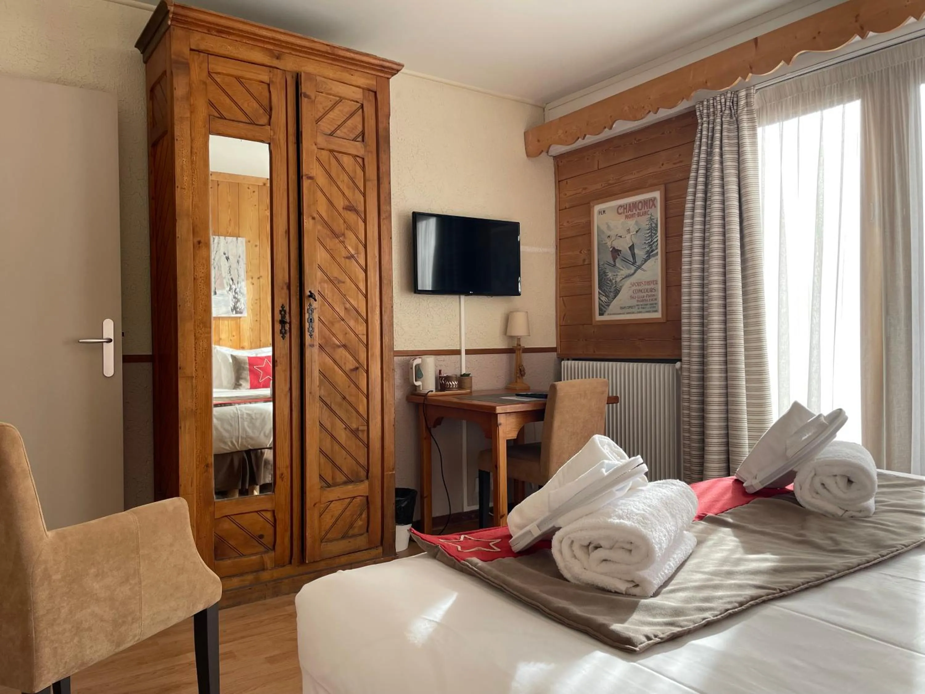 Bedroom, Bed in Chalet Hôtel La Sapinière