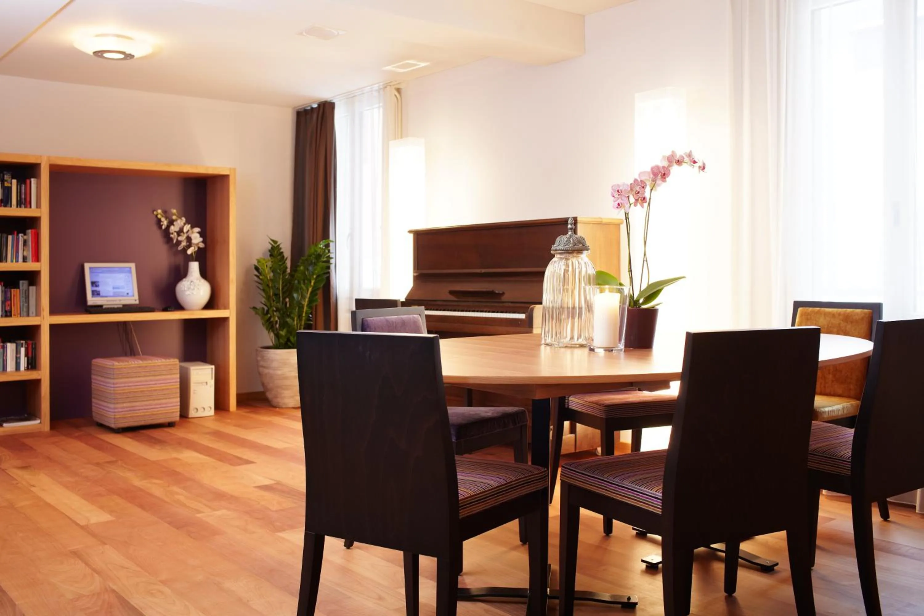 Library in Seehotel Gotthard