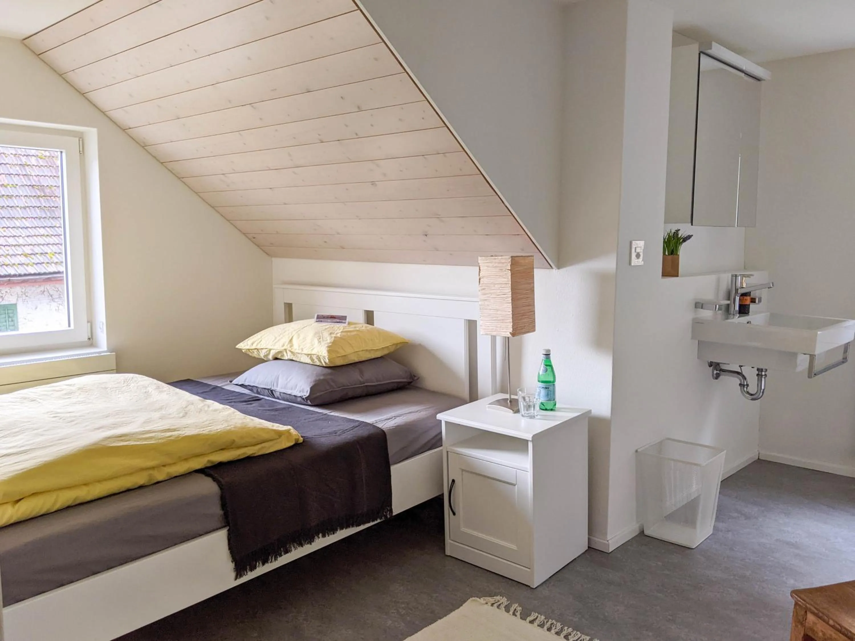 Photo of the whole room, Bed in Budget rooms Pilatus - Alpnachstad