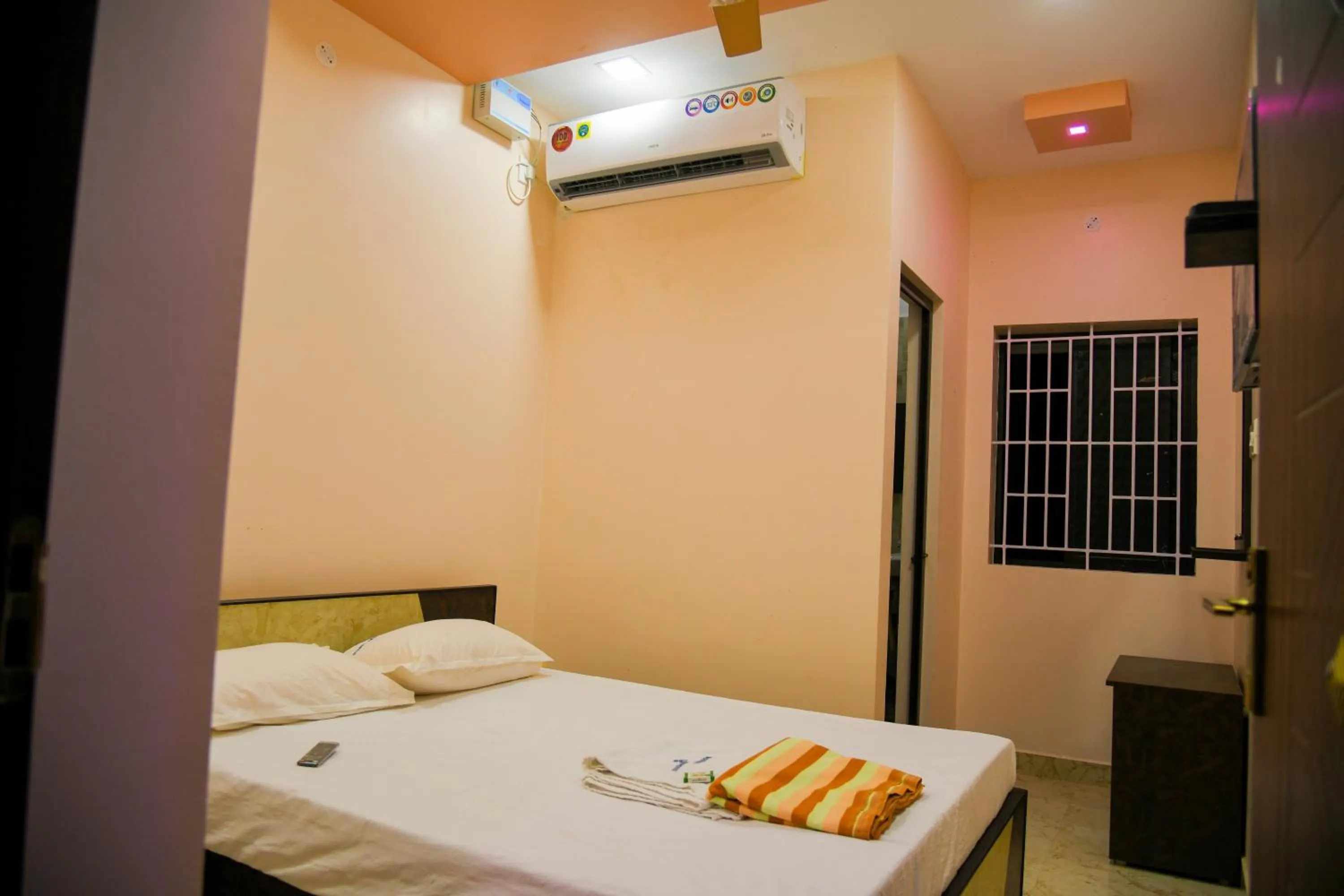 Bed in Sivamurugan residency