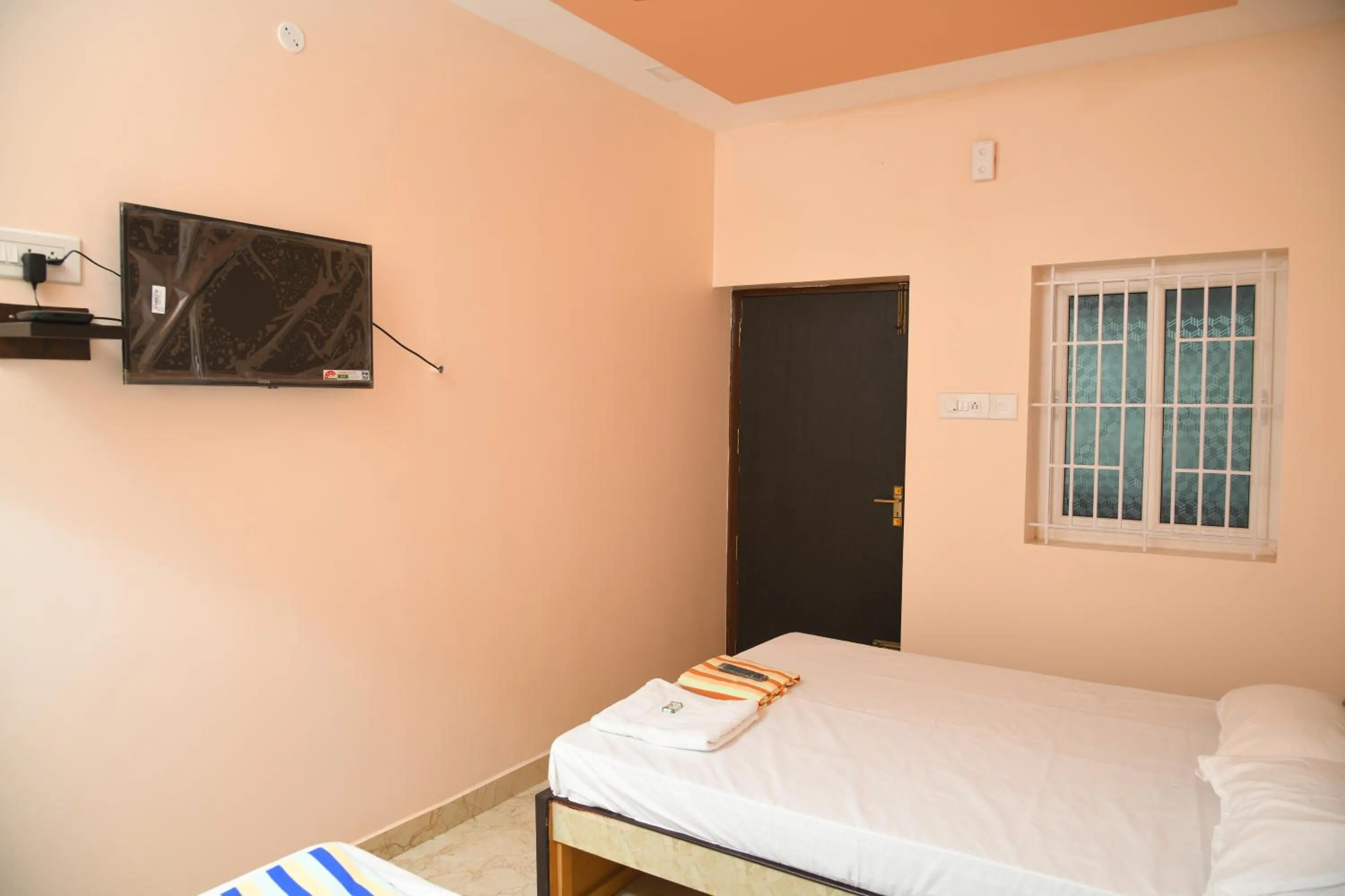 TV and multimedia, Bed in Sivamurugan residency