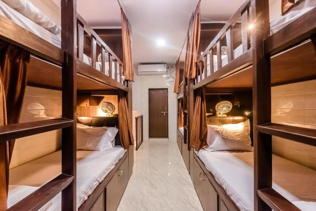 bunk bed, Bed in Awesome Dormitory Male Only