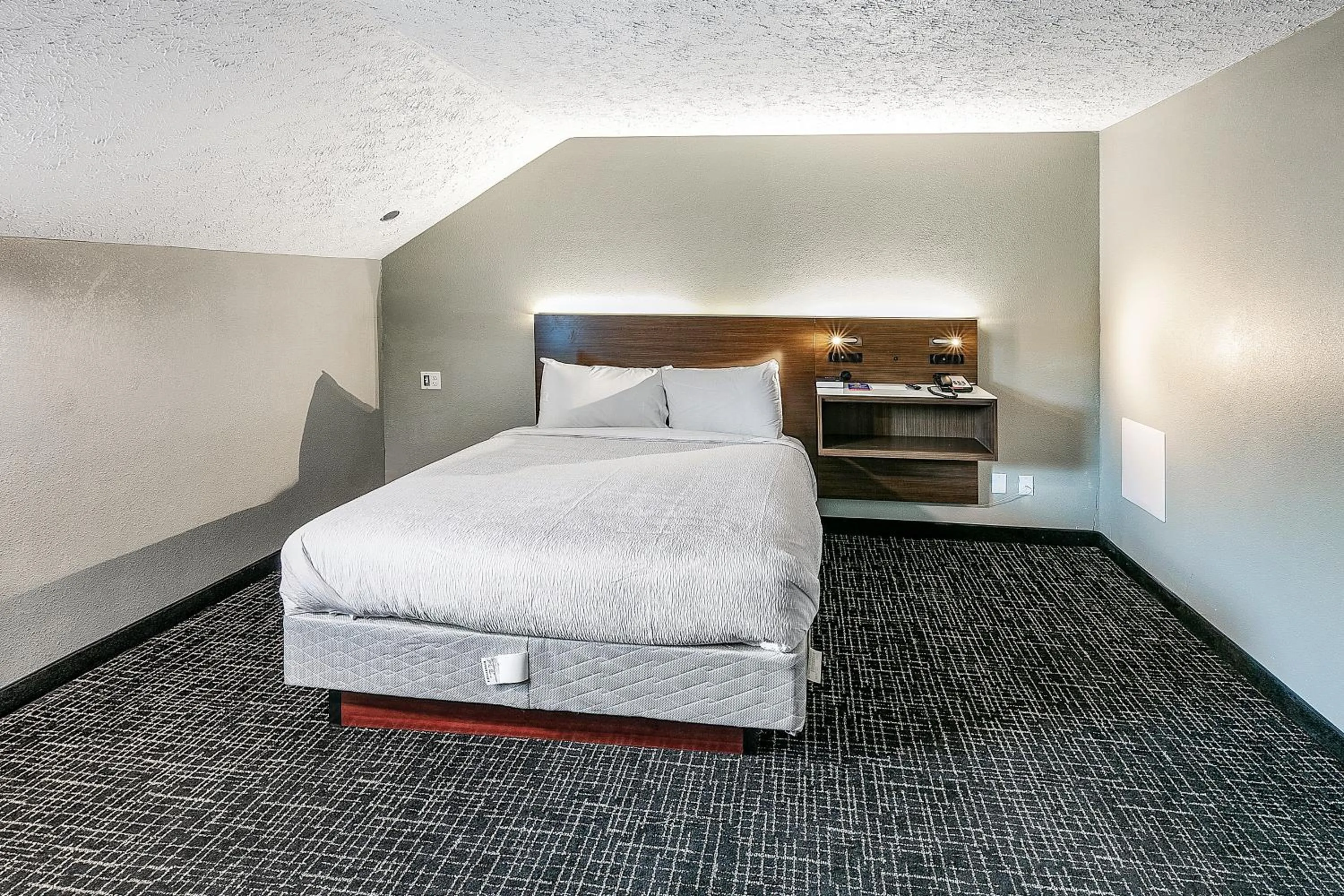 Bed in Gatlinburg Mountain Inn