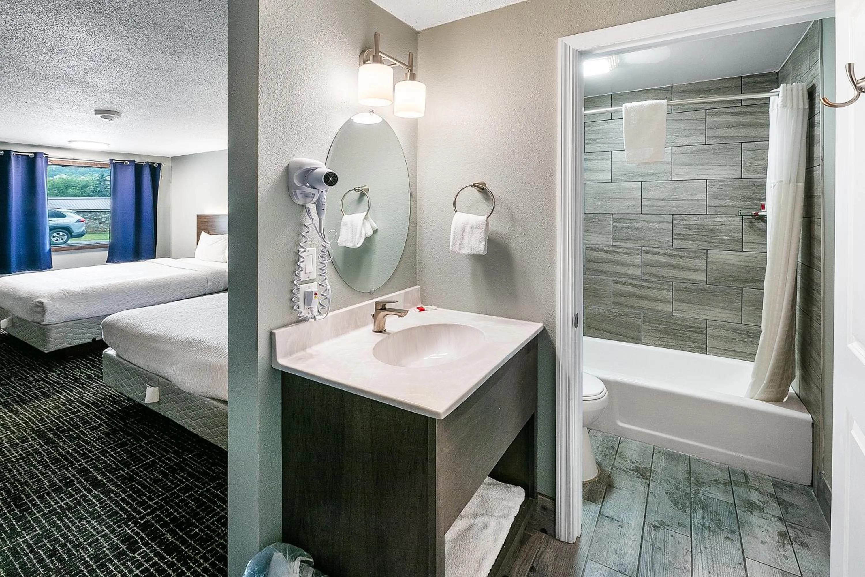 Bed in Gatlinburg Mountain Inn