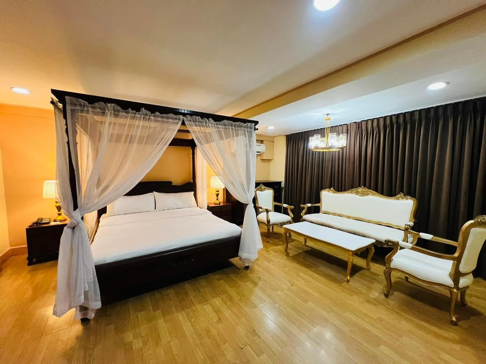 Photo of the whole room, Bed in Arzo Hotel Manila