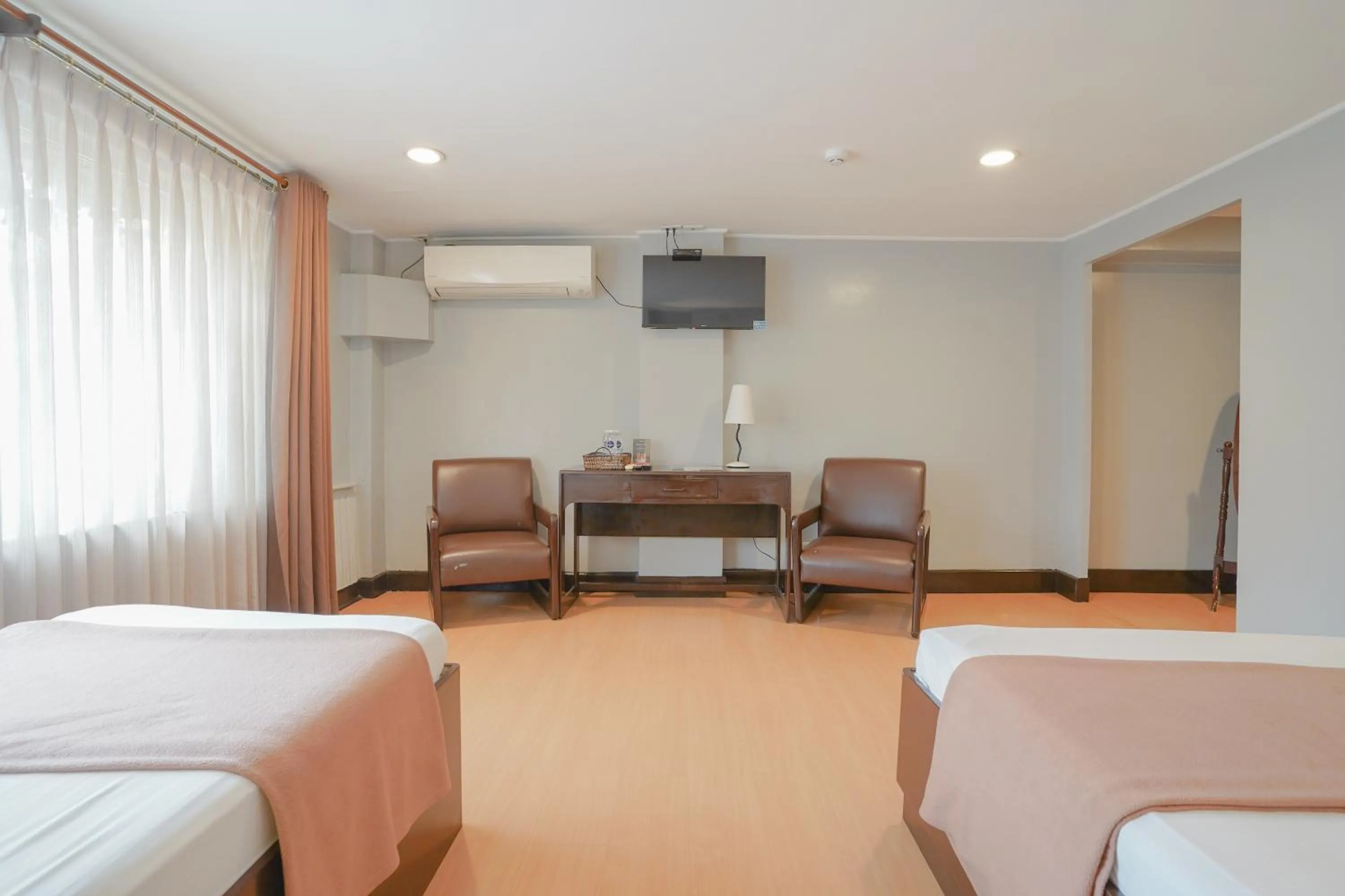 TV and multimedia, Bed in Arzo Hotel Manila