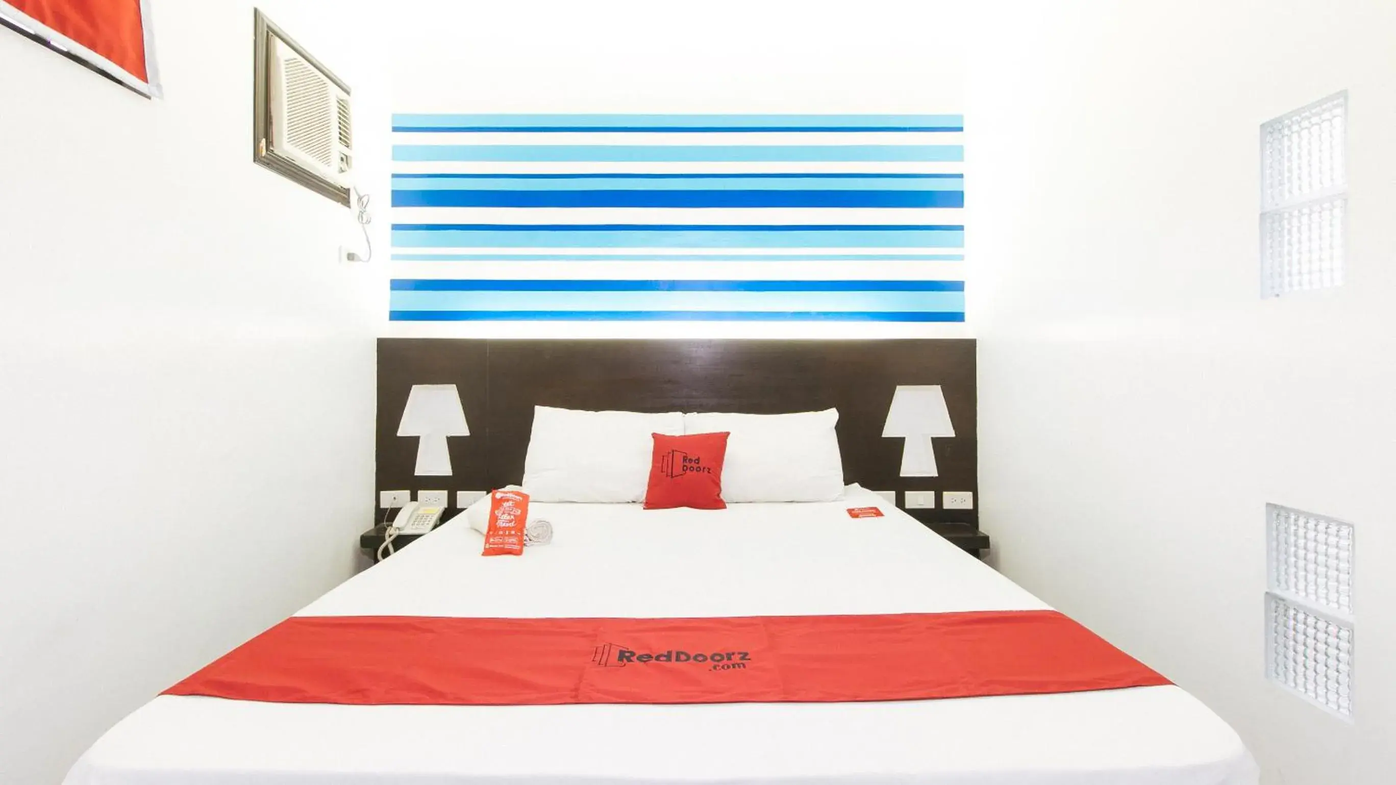 Standard Double Room in RedDoorz @ EL Highway Hotel Bulacan Standard Double Room in RedDoorz @ EL Highway Hotel Bulacan