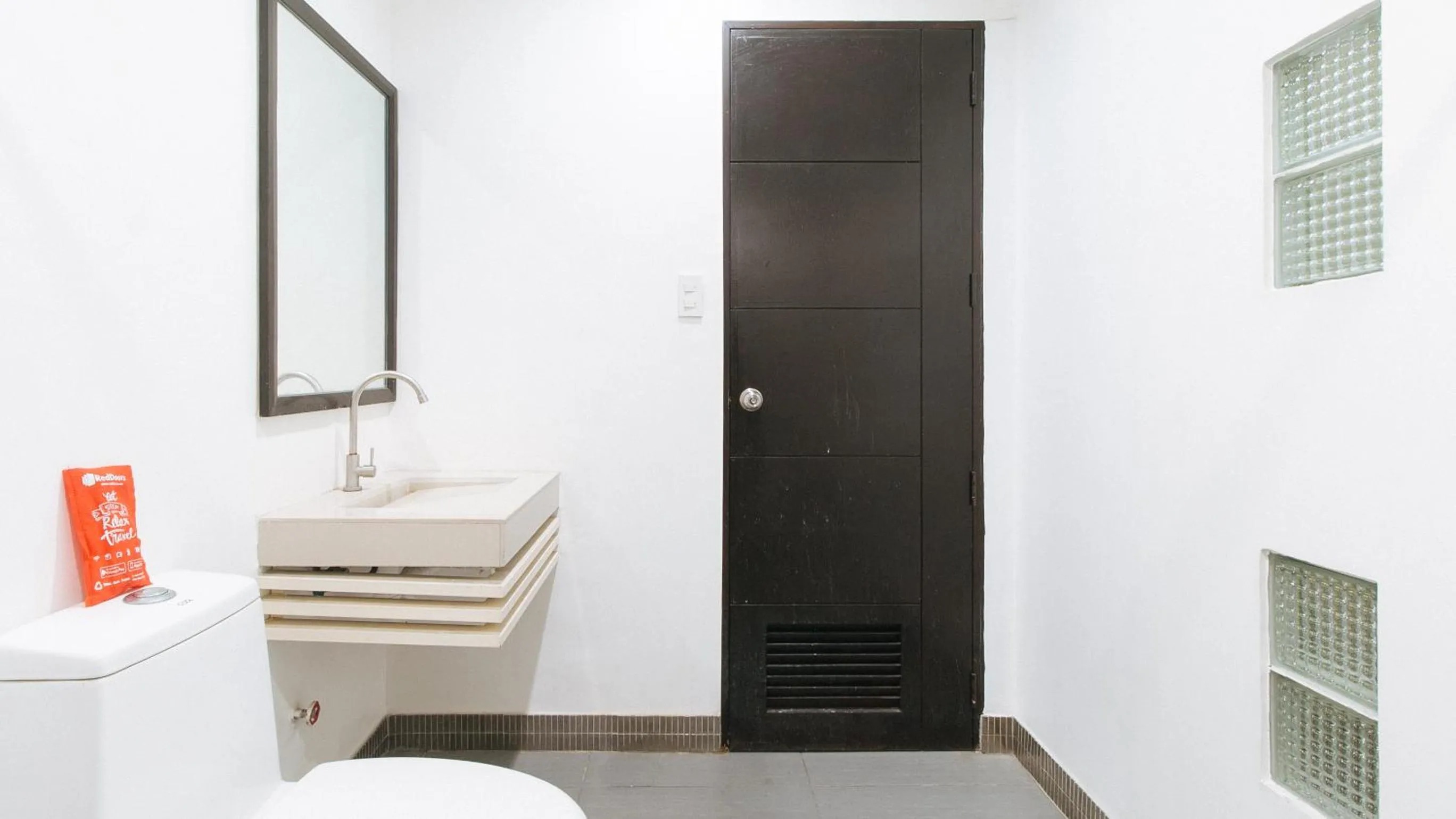 Bathroom in RedDoorz @ EL Highway Hotel Bulacan