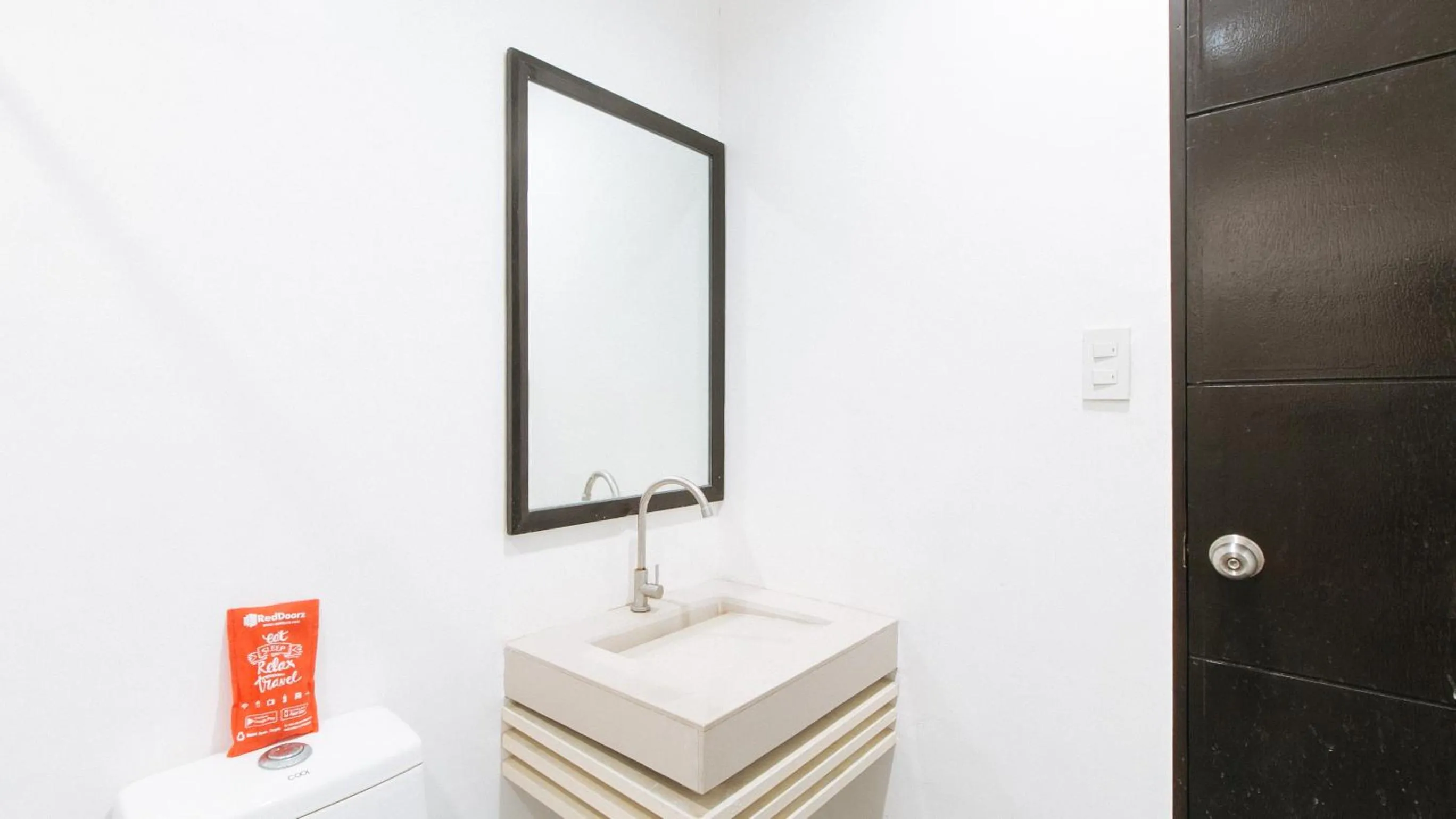 Bathroom in RedDoorz @ EL Highway Hotel Bulacan