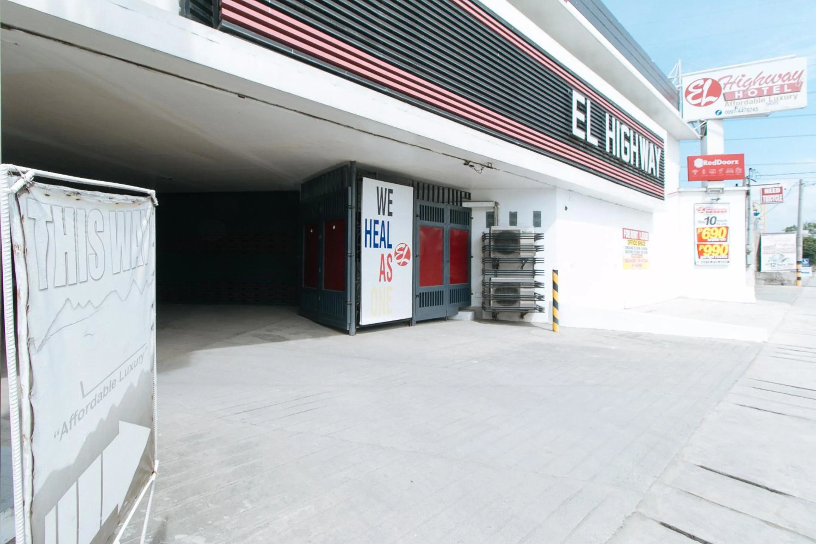 Facade/entrance in RedDoorz @ EL Highway Hotel Bulacan