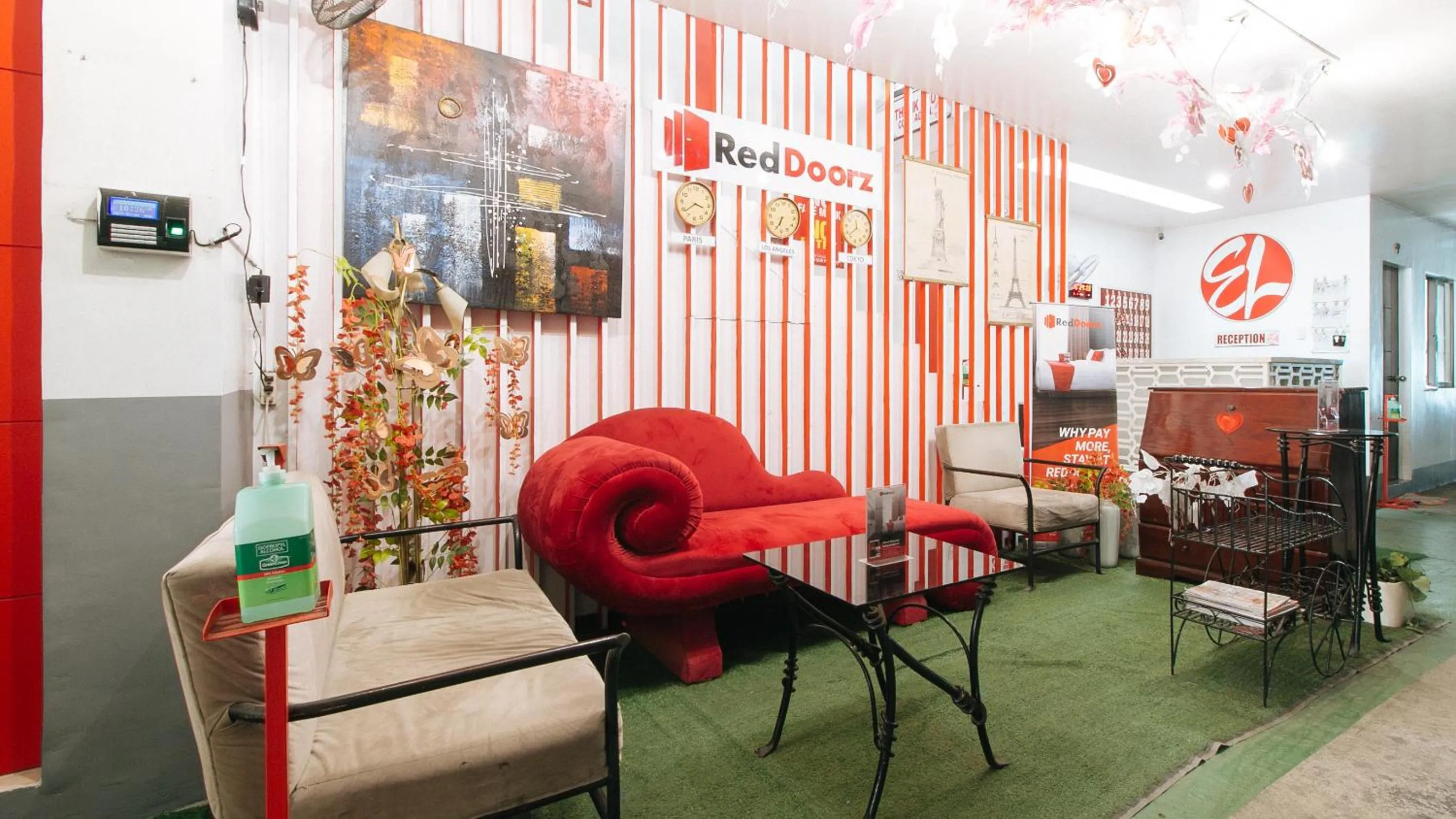 Lobby or reception in RedDoorz @ EL Highway Hotel Bulacan