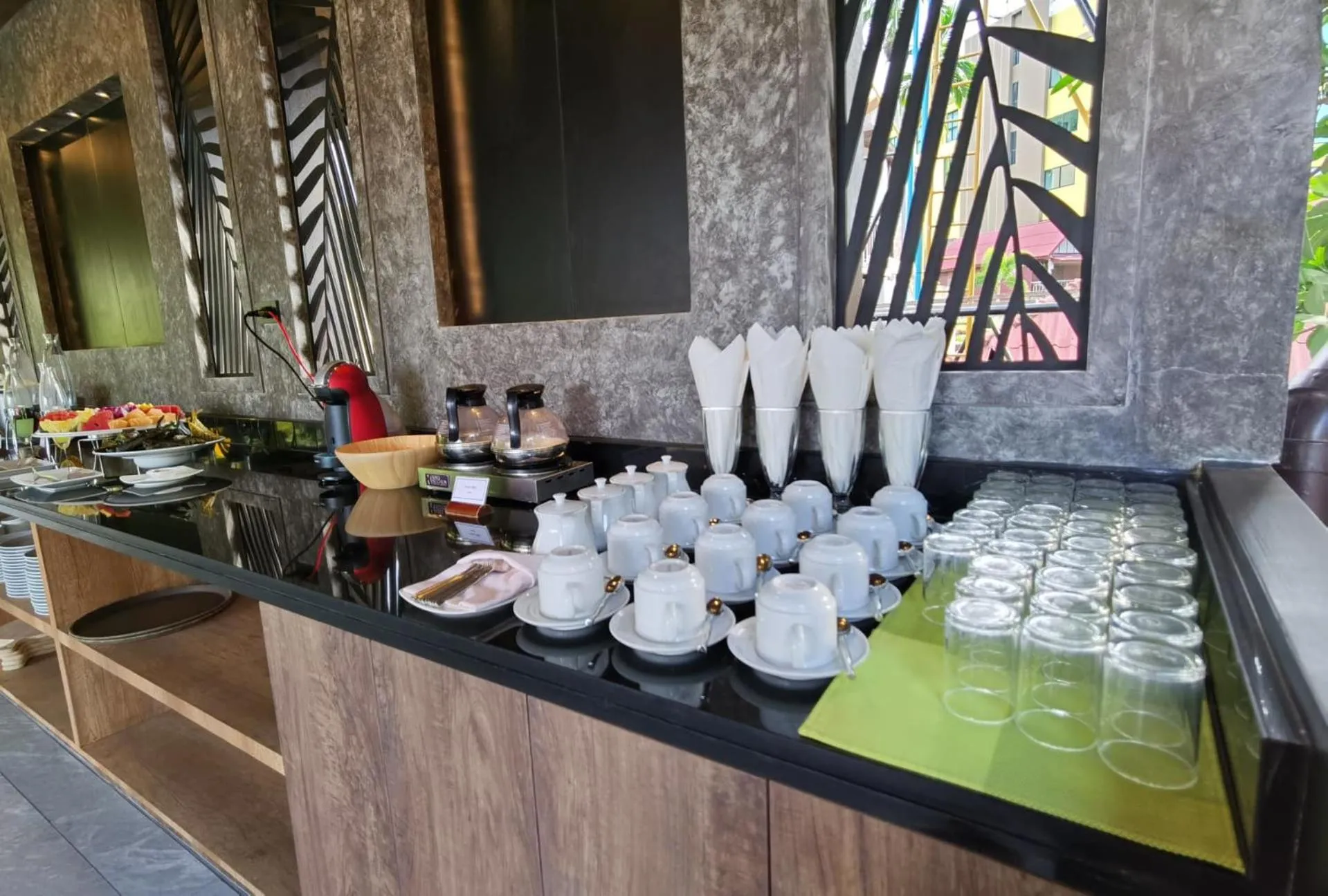 Restaurant/places to eat in The Cliff Elegance Resort