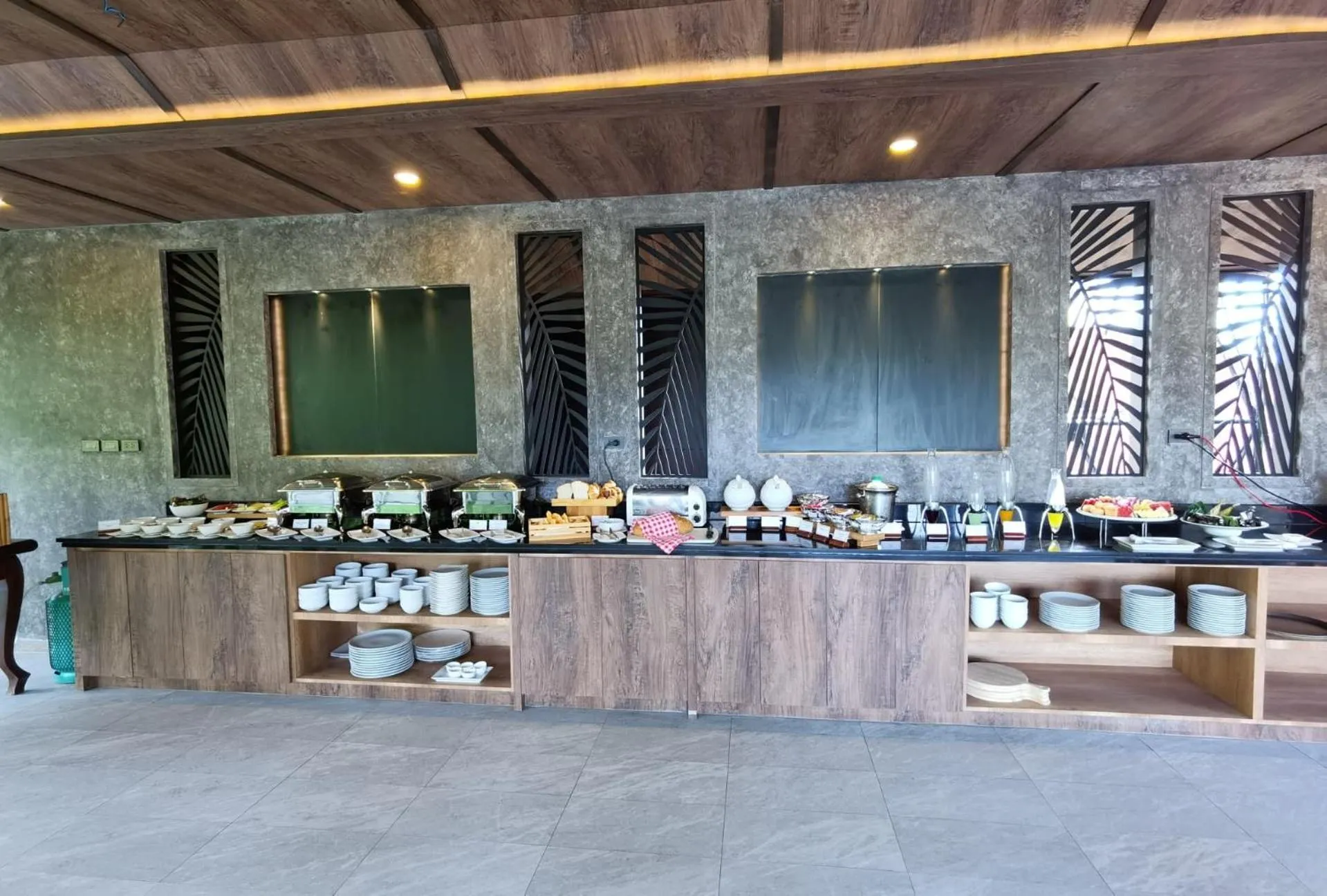 Restaurant/places to eat in The Cliff Elegance Resort