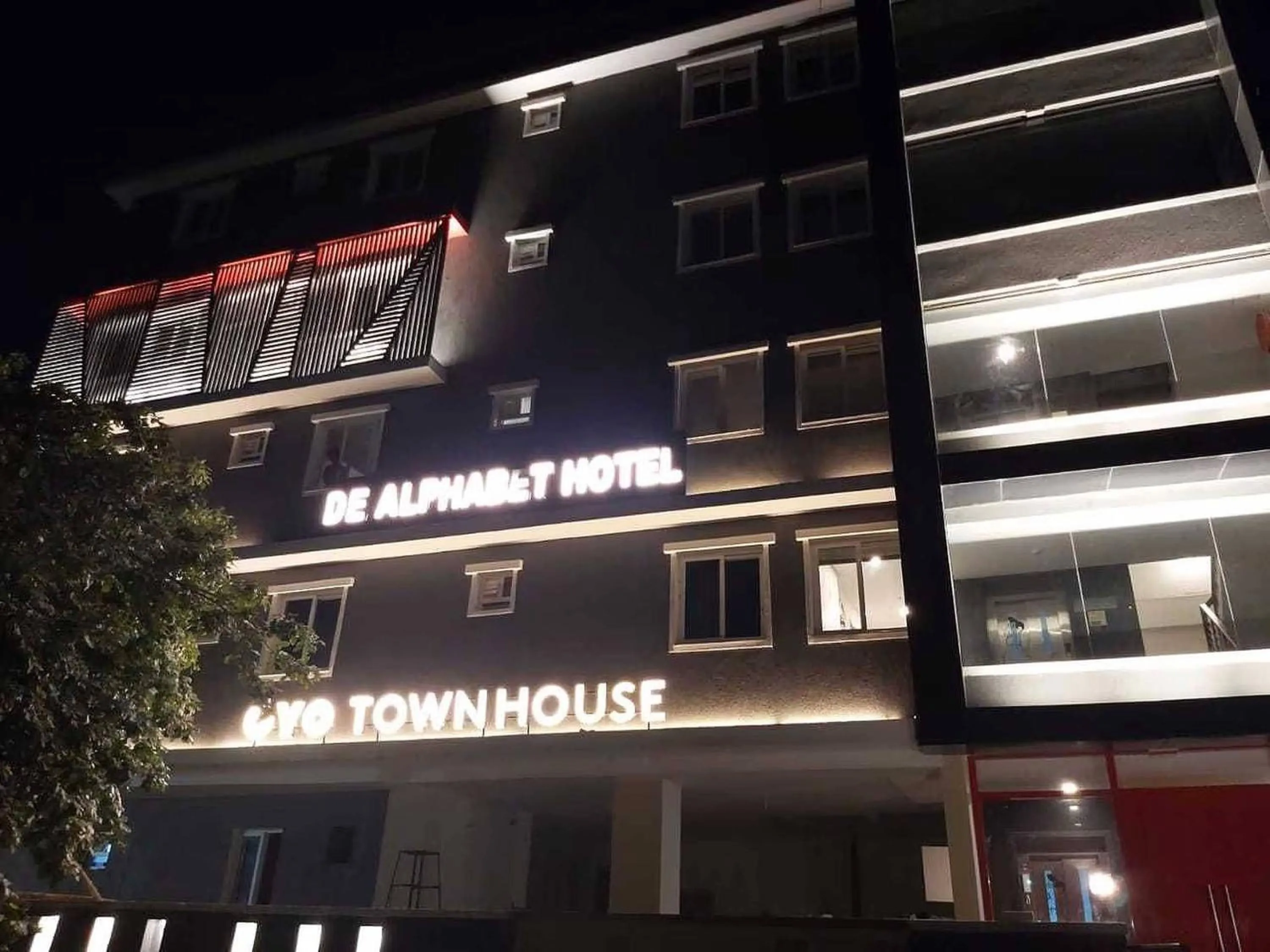 Facade/entrance in Townhouse De Alphabet