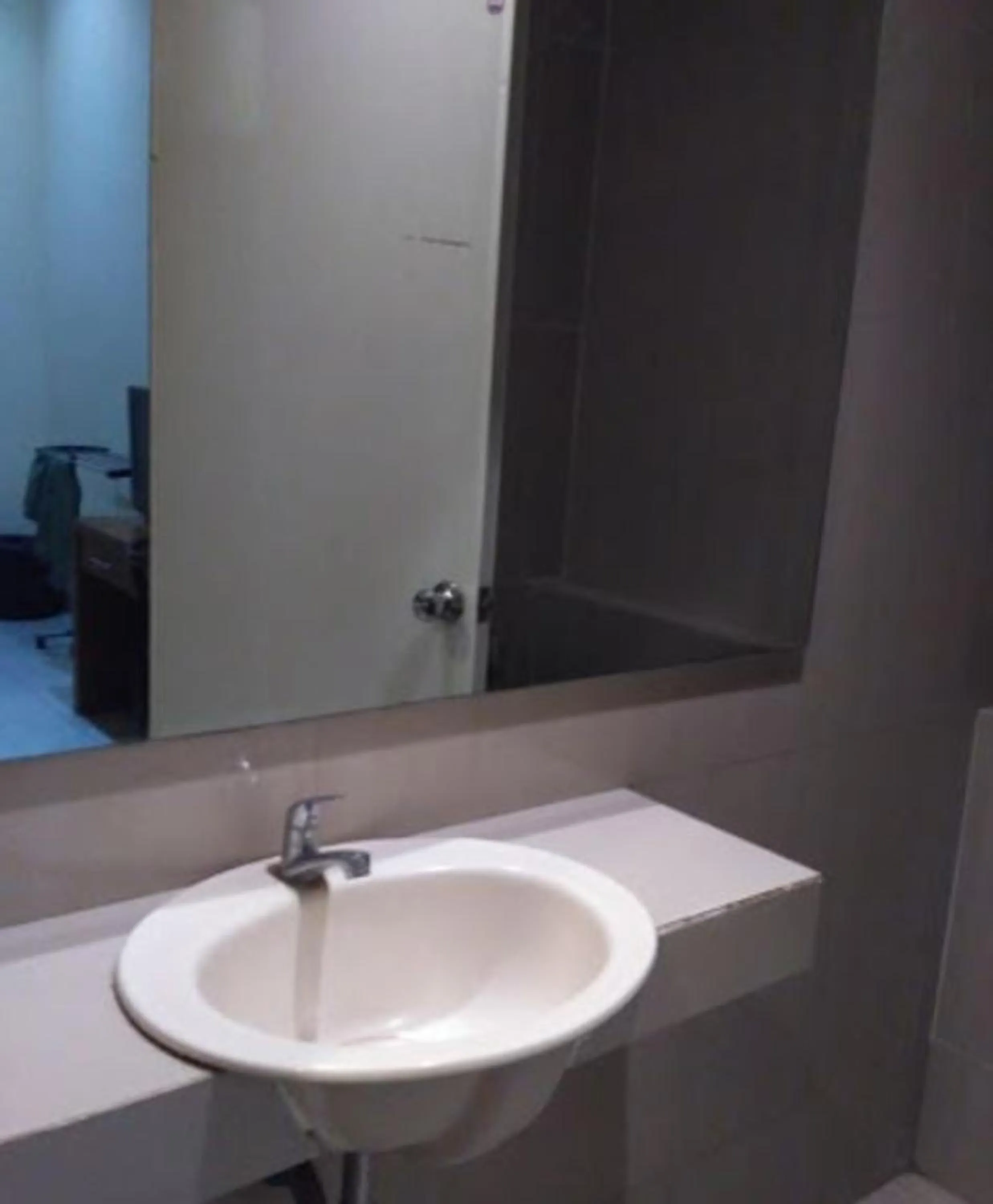 Bathroom in Soerabaja Place Guest House