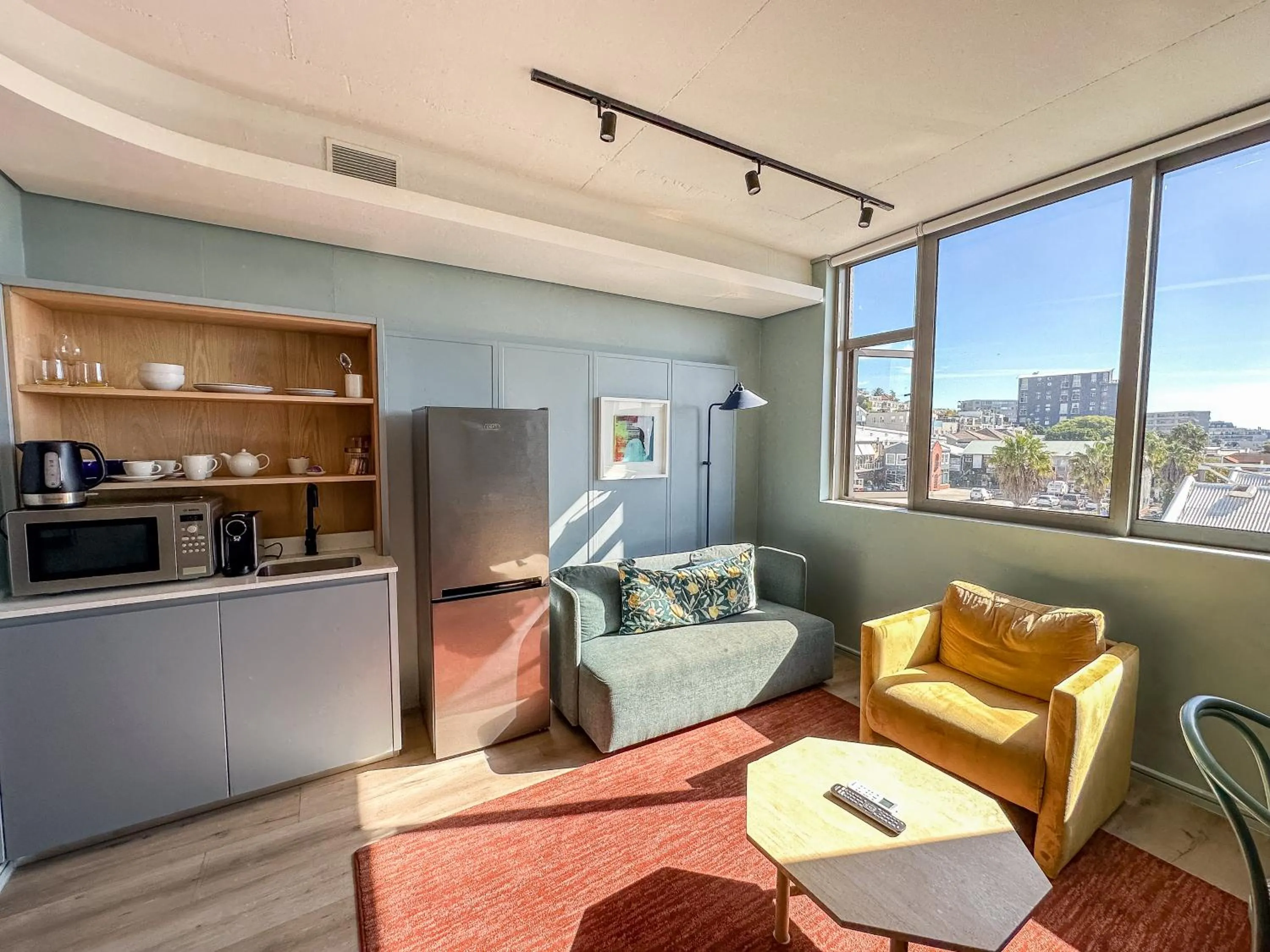 Kitchen or kitchenette in Home Suite Hotels De Waterkant