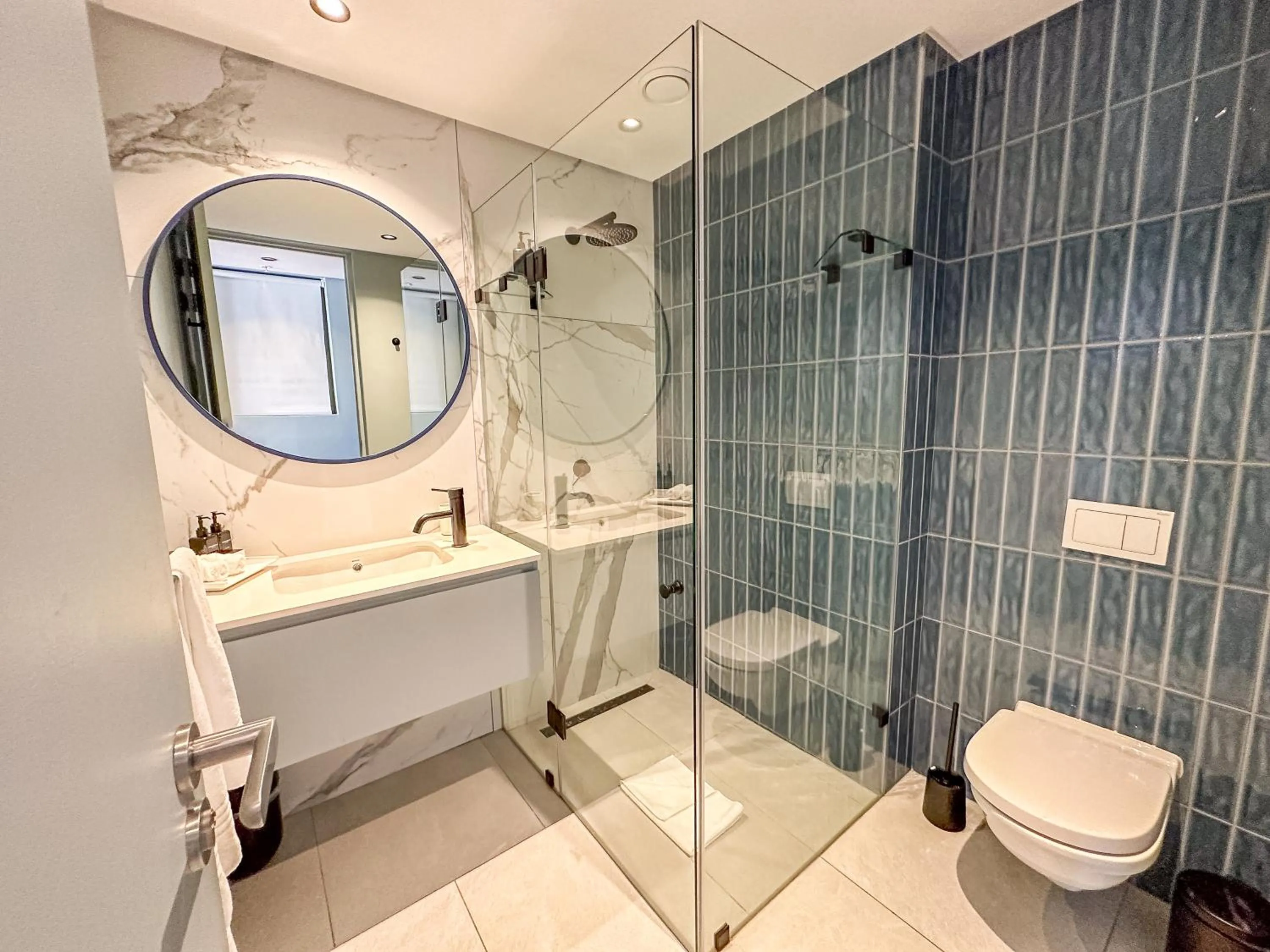 Bathroom in Home Suite Hotels De Waterkant