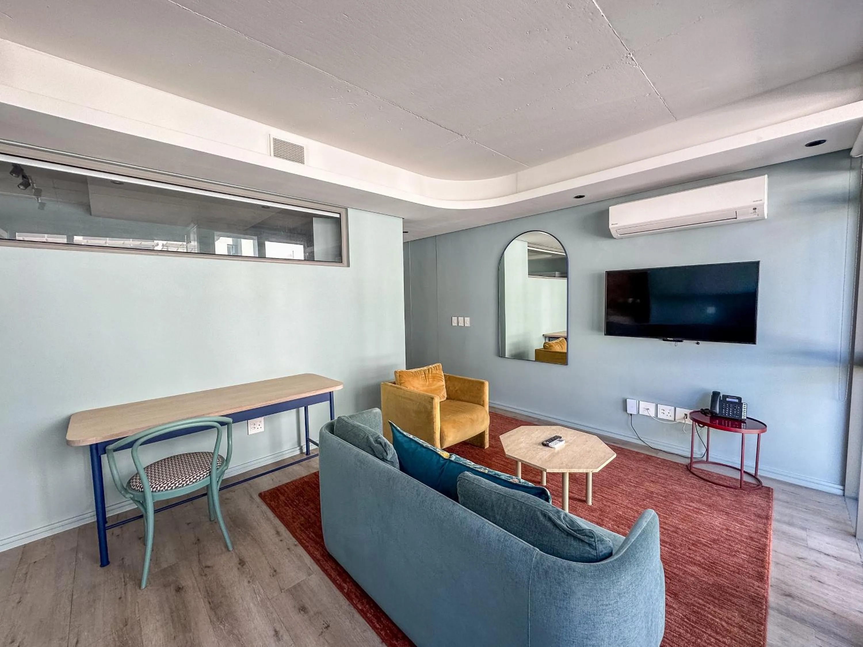 Dining area in Home Suite Hotels De Waterkant