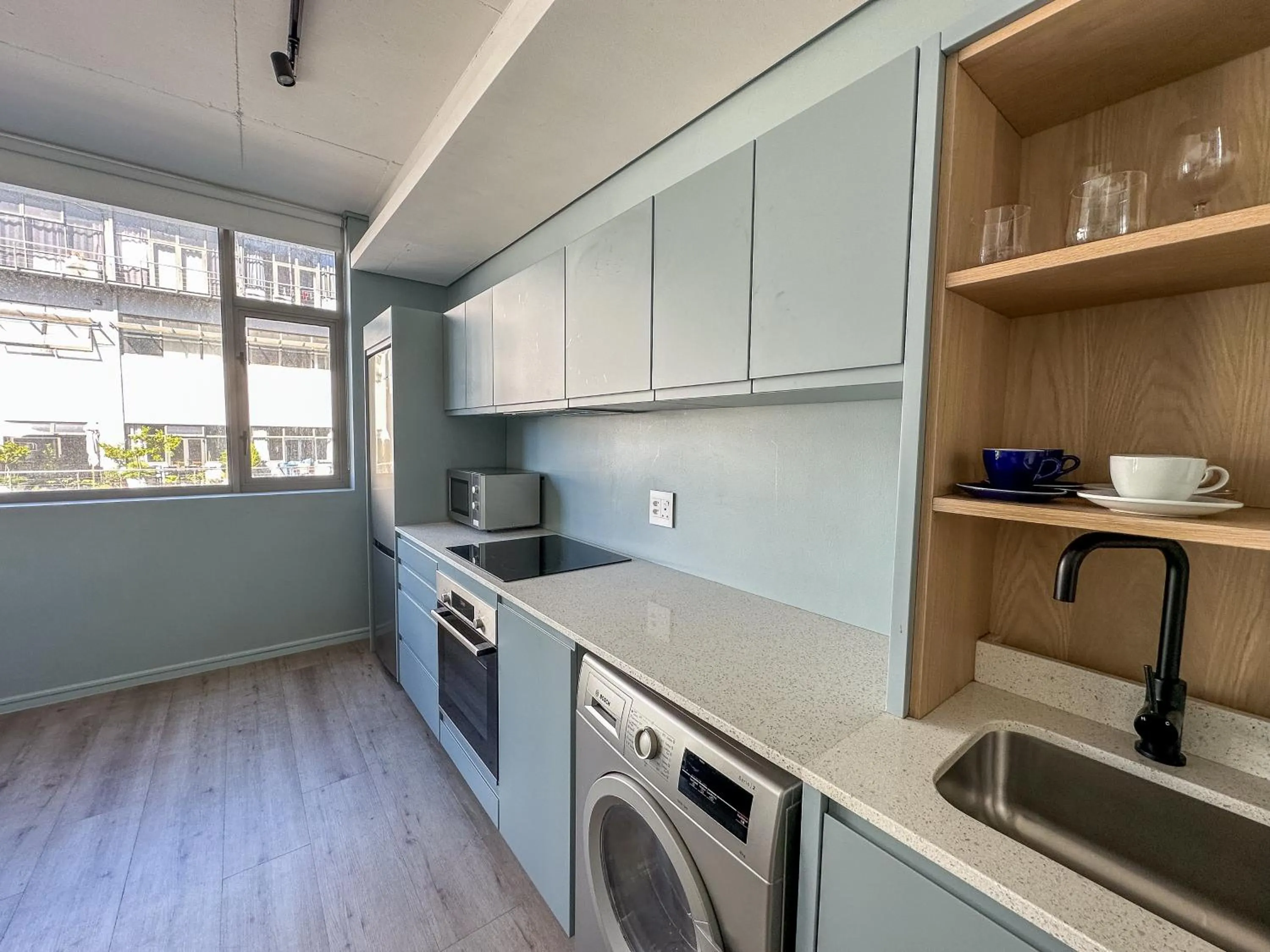 Kitchen or kitchenette in Home Suite Hotels De Waterkant