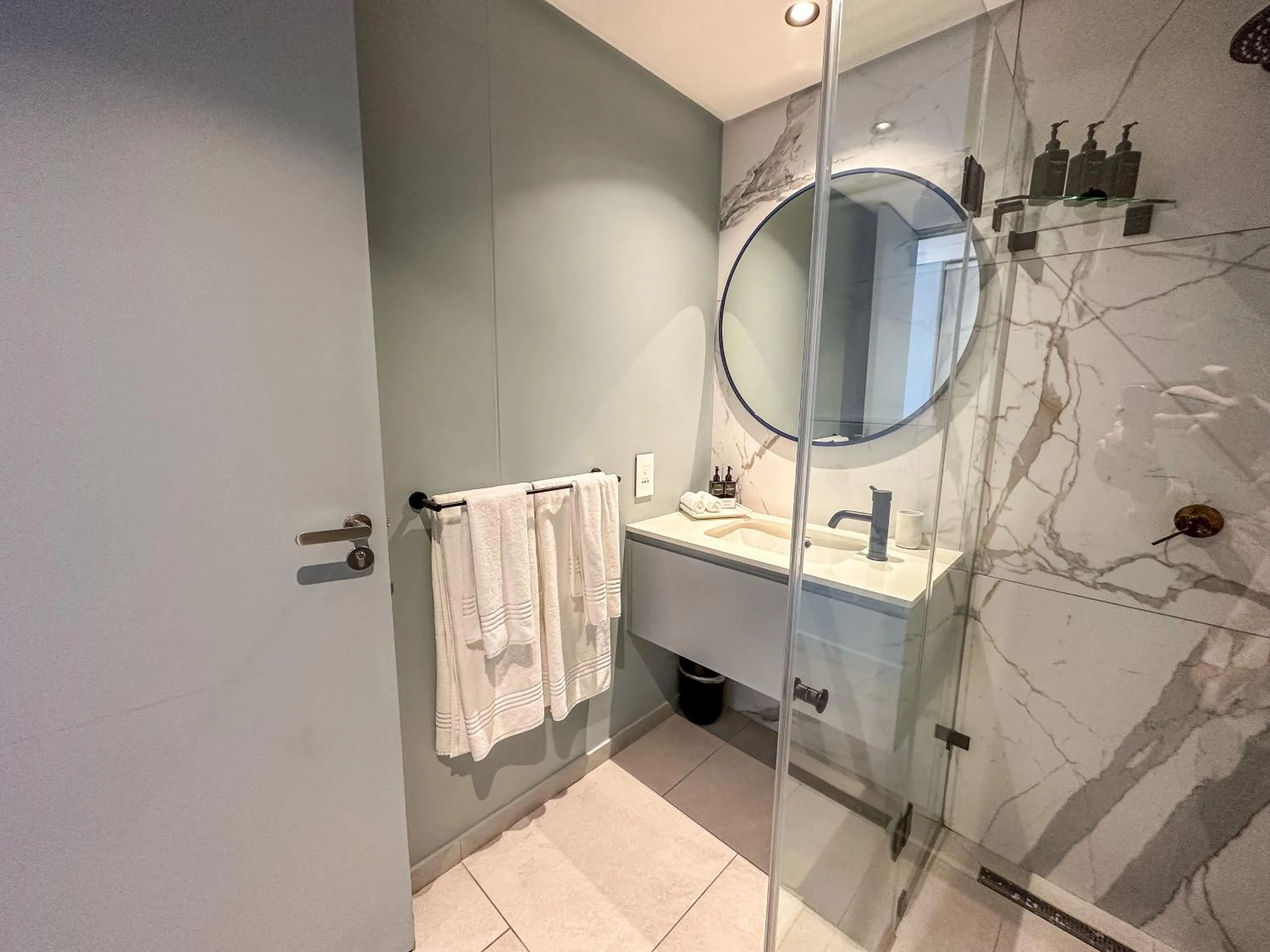 Shower in Home Suite Hotels De Waterkant