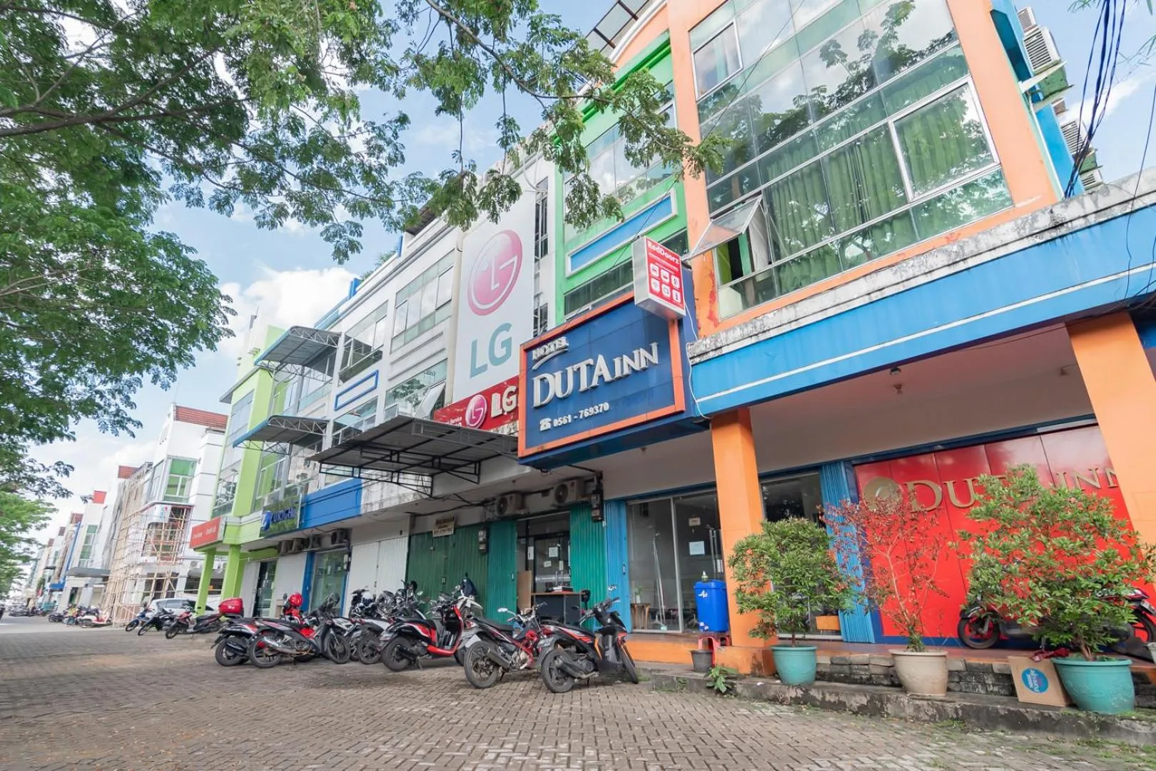 Property building in RedDoorz @ Komplek Pontianak Mall