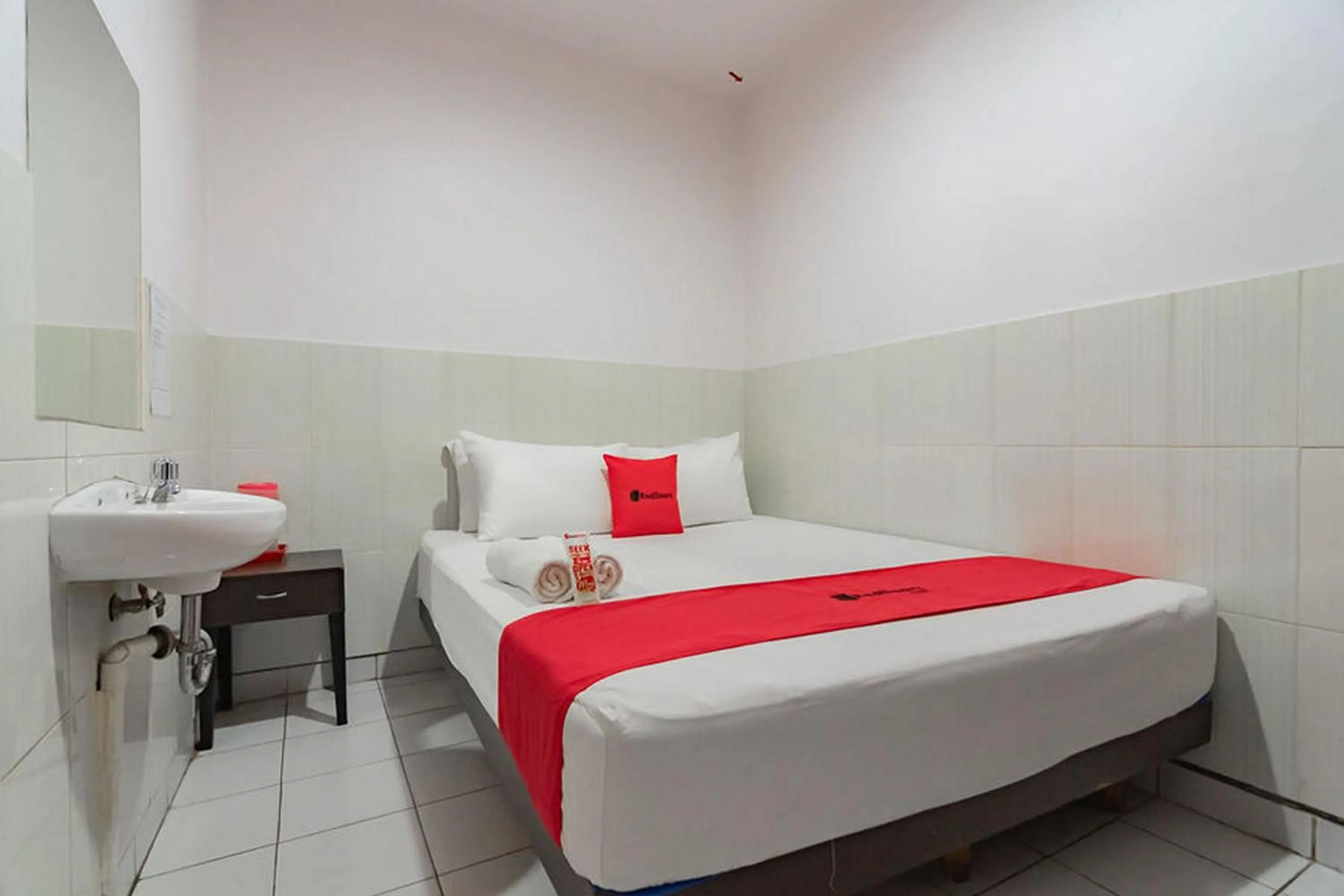 Bed in RedDoorz @ Komplek Pontianak Mall