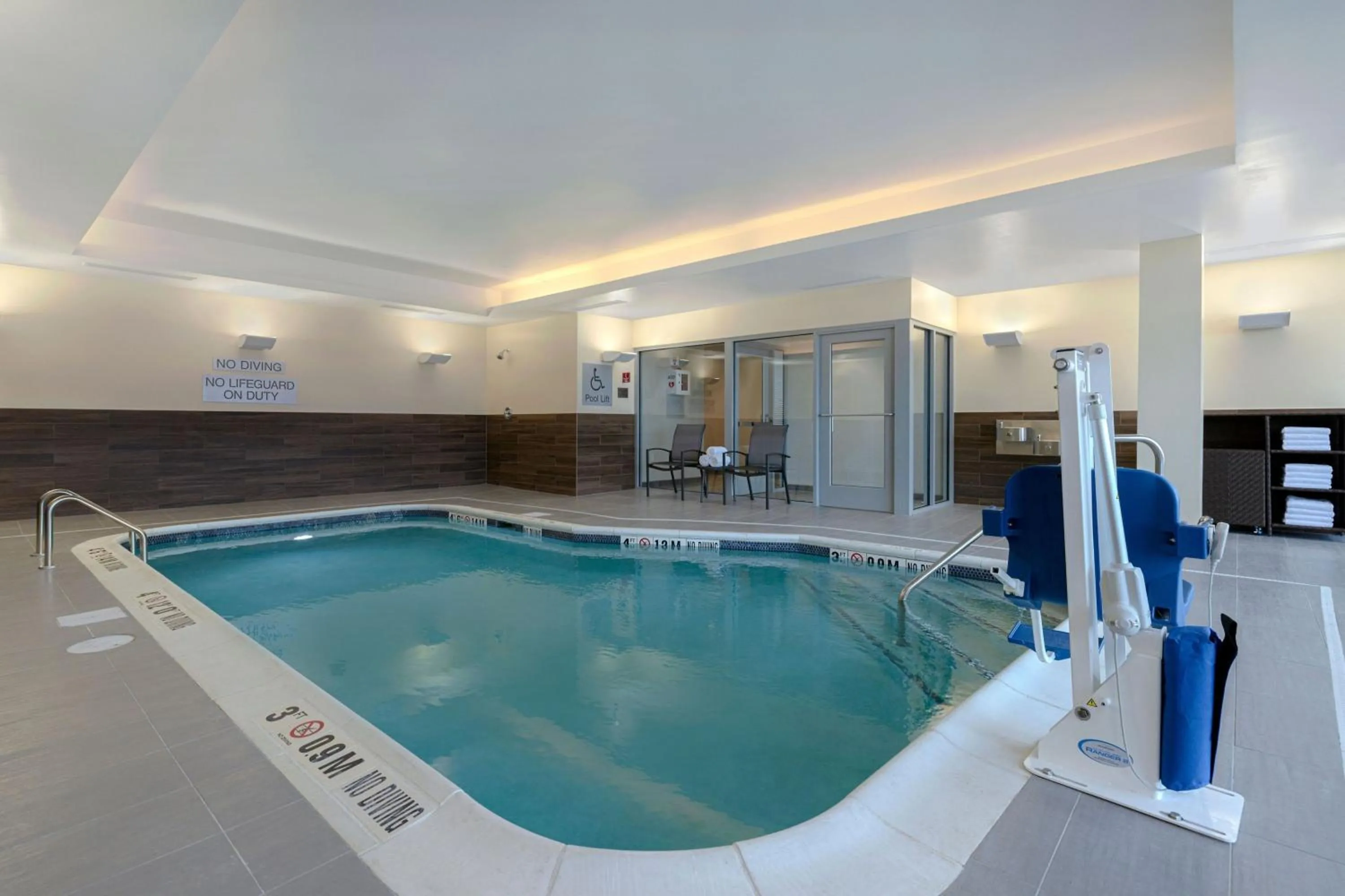 Swimming pool in Fairfield by Marriott Inn & Suites Denver Airport at Gateway Park