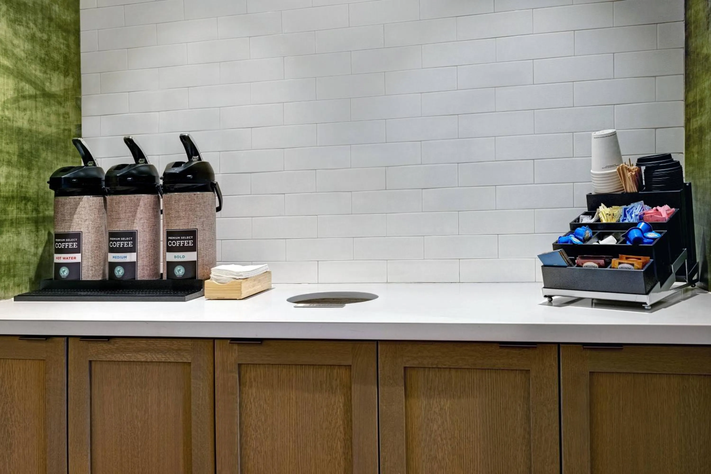 Restaurant/places to eat in Fairfield by Marriott Inn & Suites Denver Airport at Gateway Park