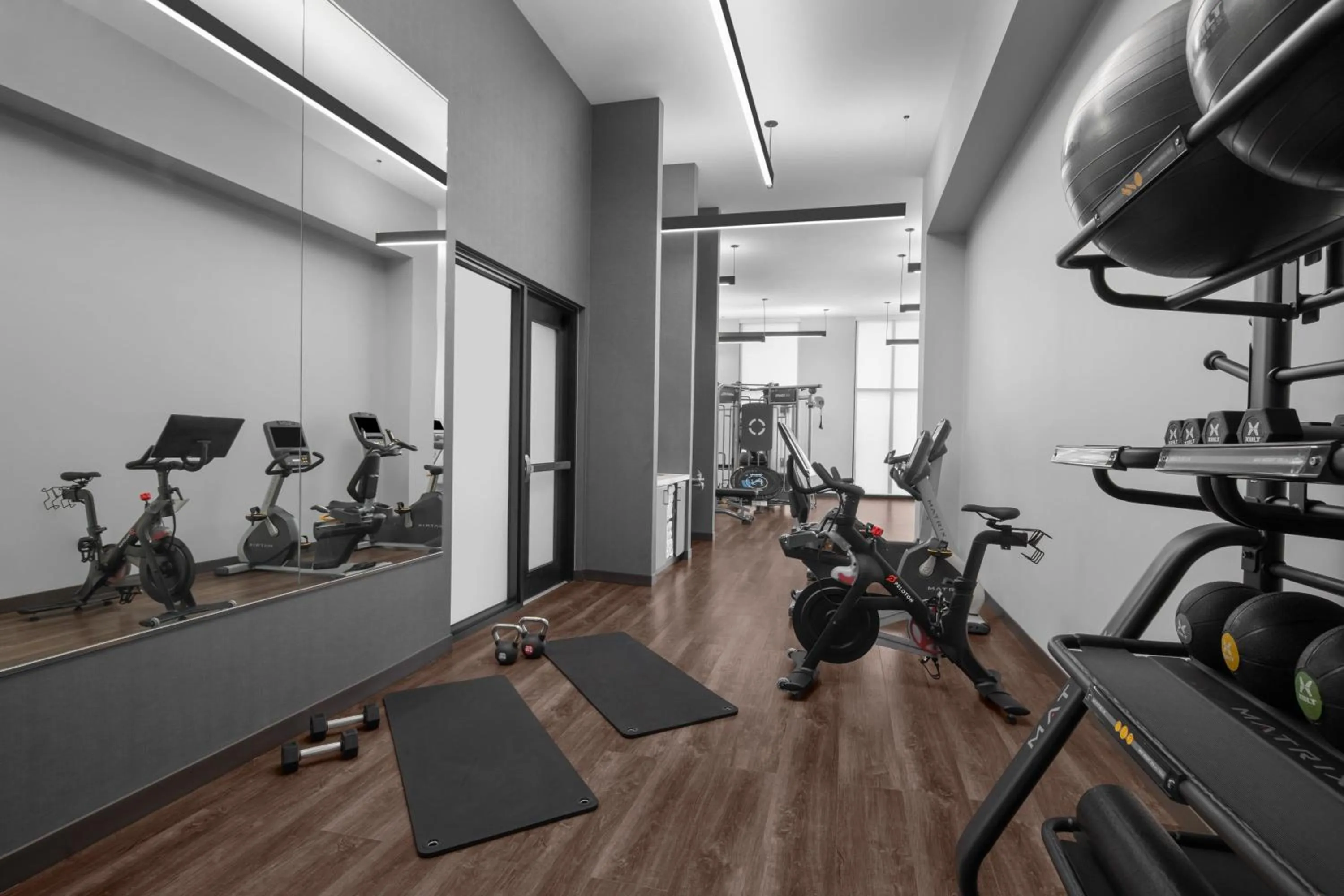 Fitness centre/facilities in AC Hotel by Marriott Miami Dadeland