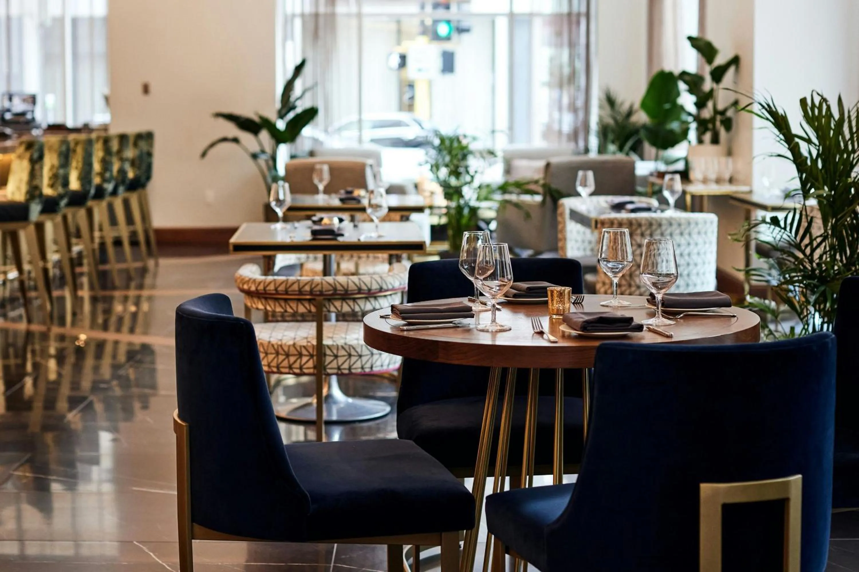 Lounge or bar in Rand Tower Hotel, Minneapolis, a Tribute Portfolio Hotel