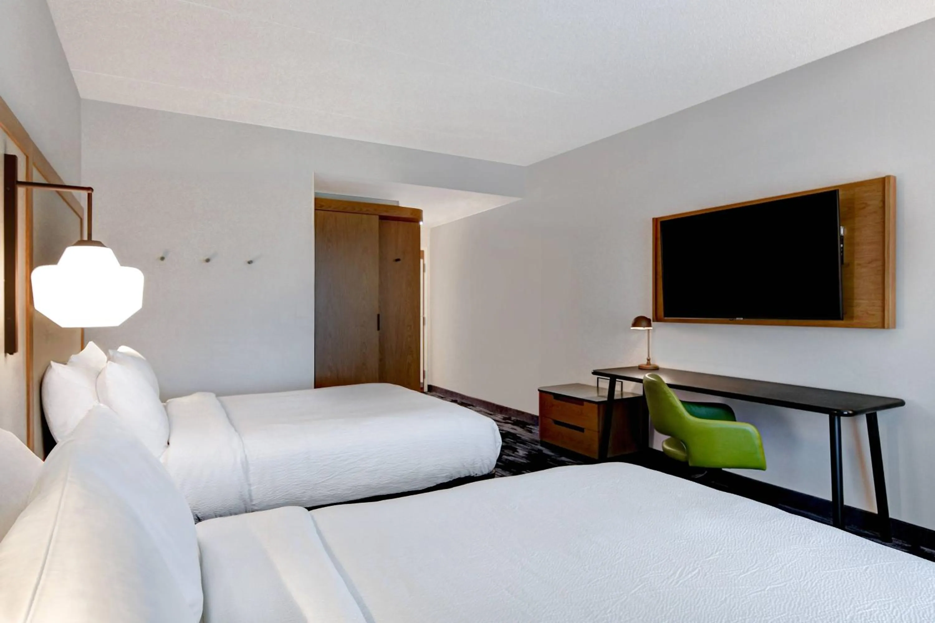 Photo of the whole room, Bed in Fairfield Inn & Suites by Marriott Selinsgrove