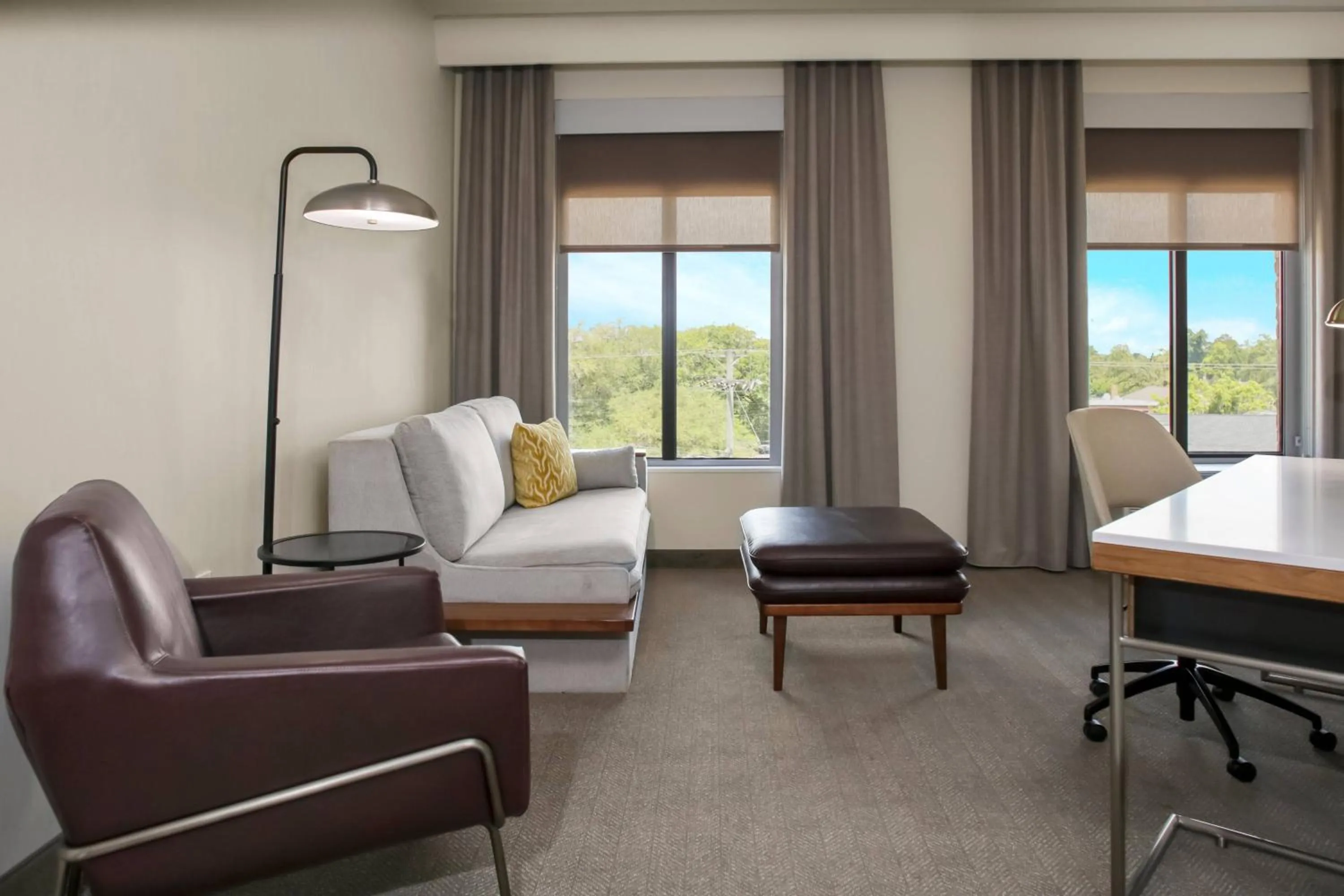 Living room in Courtyard by Marriott Thomasville Downtown