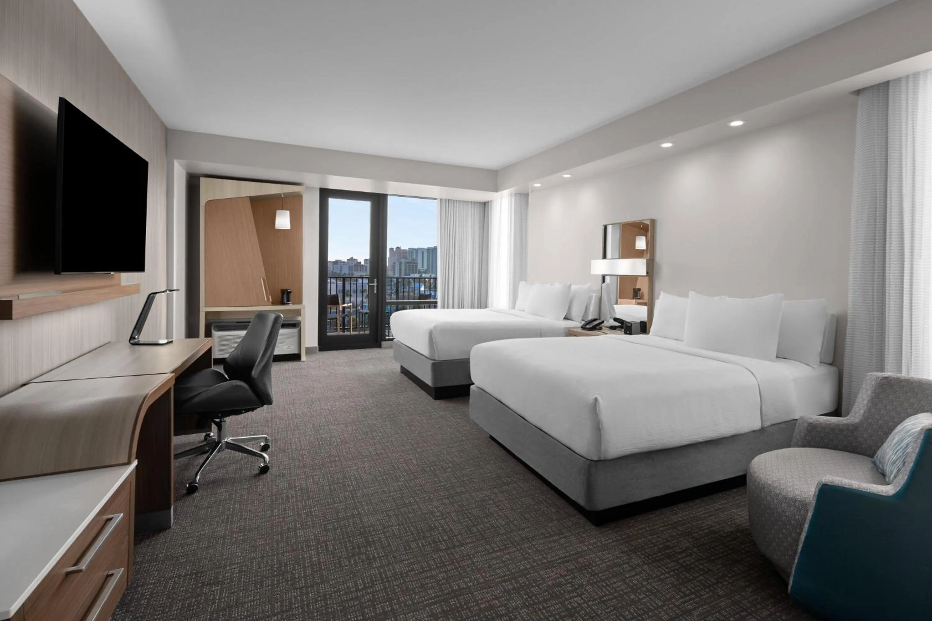 Bedroom, Bed in Courtyard by Marriott Clearwater Beach