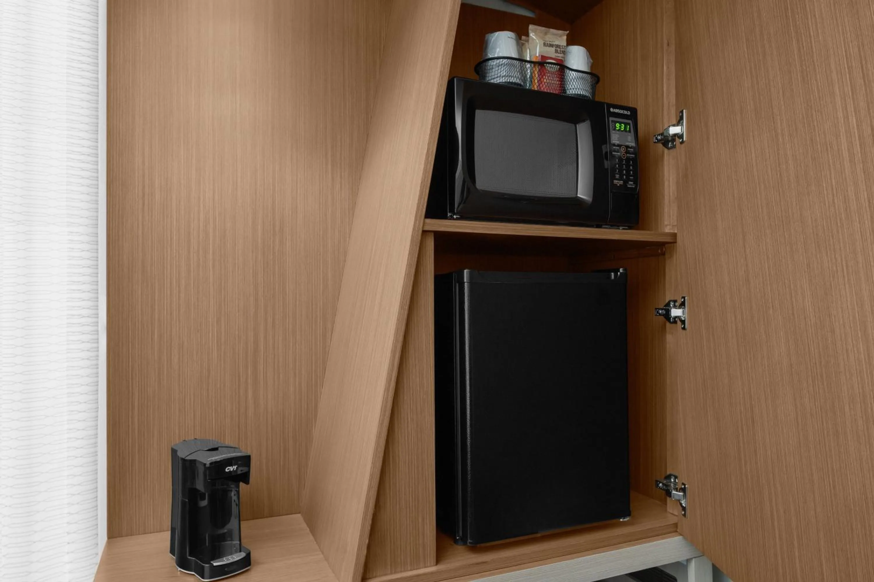 Photo of the whole room in Courtyard by Marriott Clearwater Beach