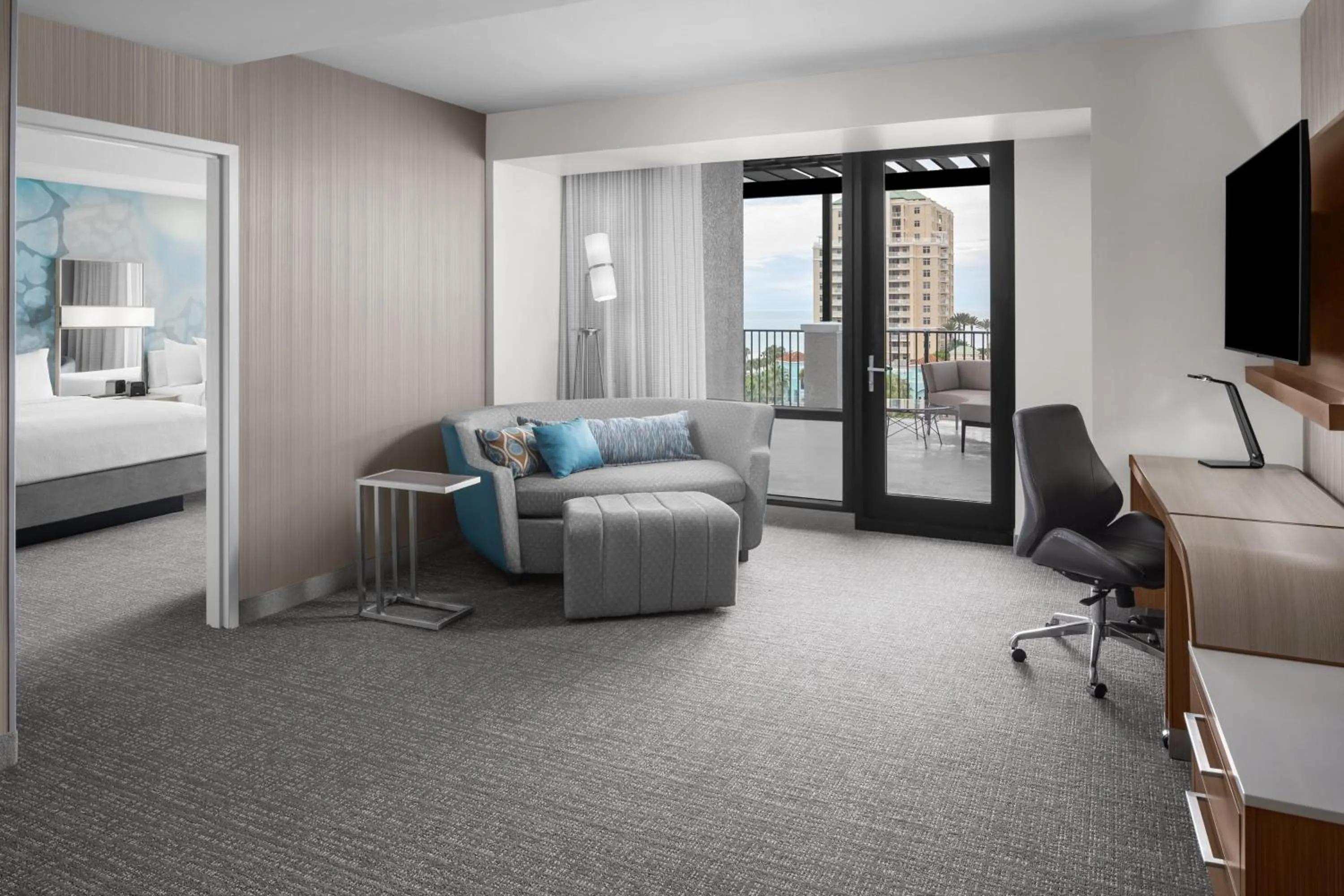 Living room in Courtyard by Marriott Clearwater Beach