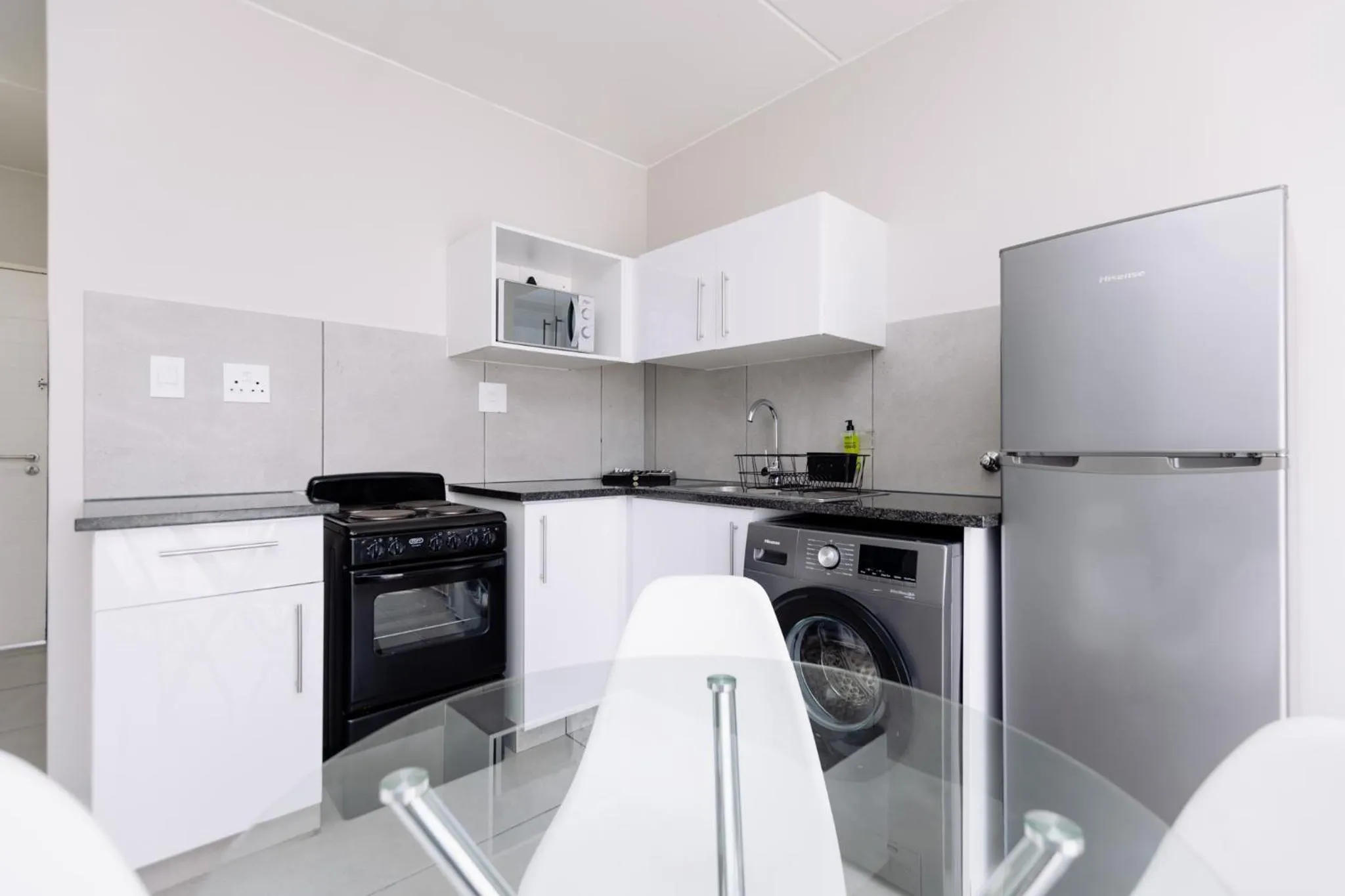 Kitchen or kitchenette in MINT Express Sandton View