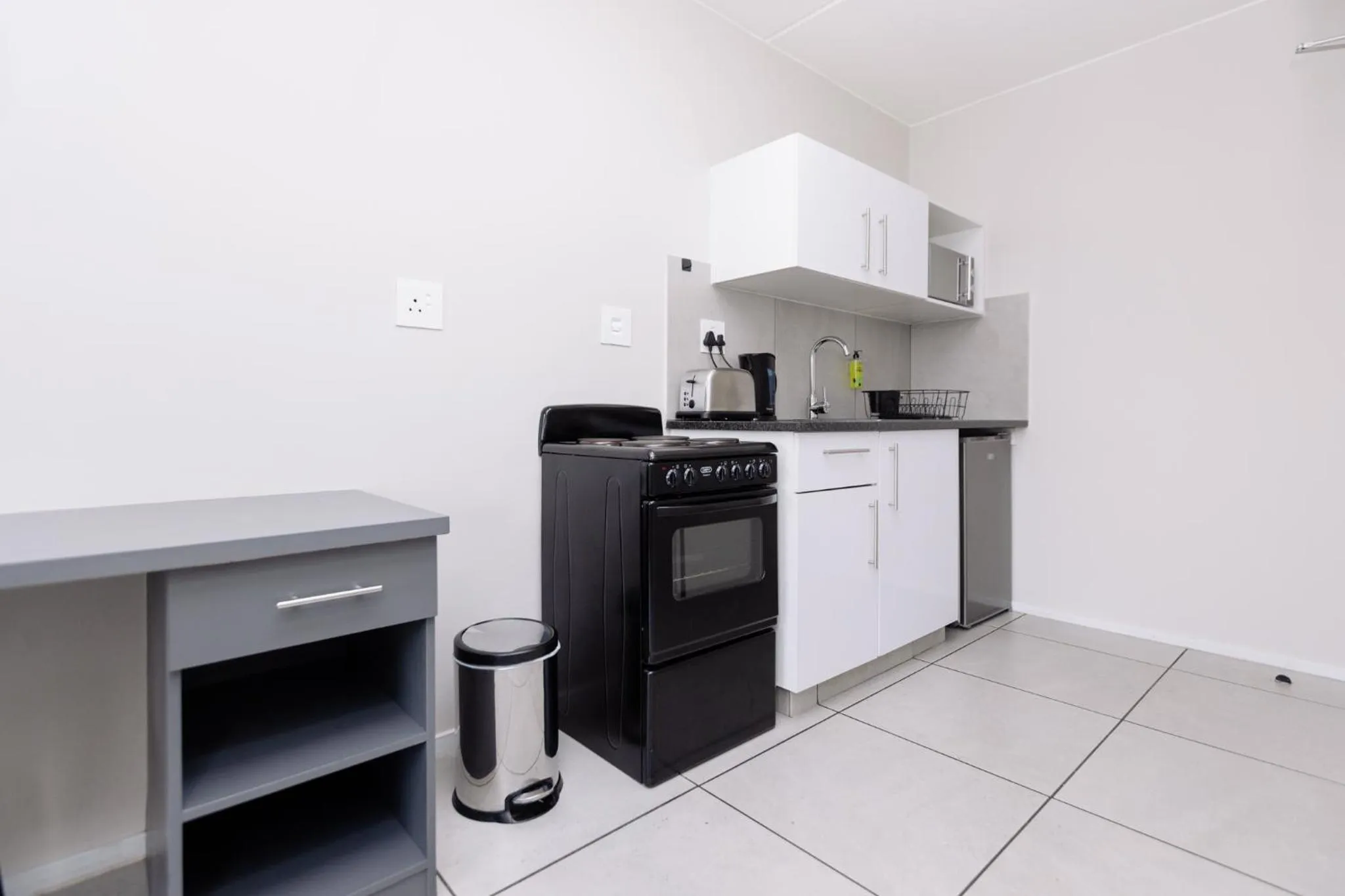 Kitchen or kitchenette in MINT Express Sandton View