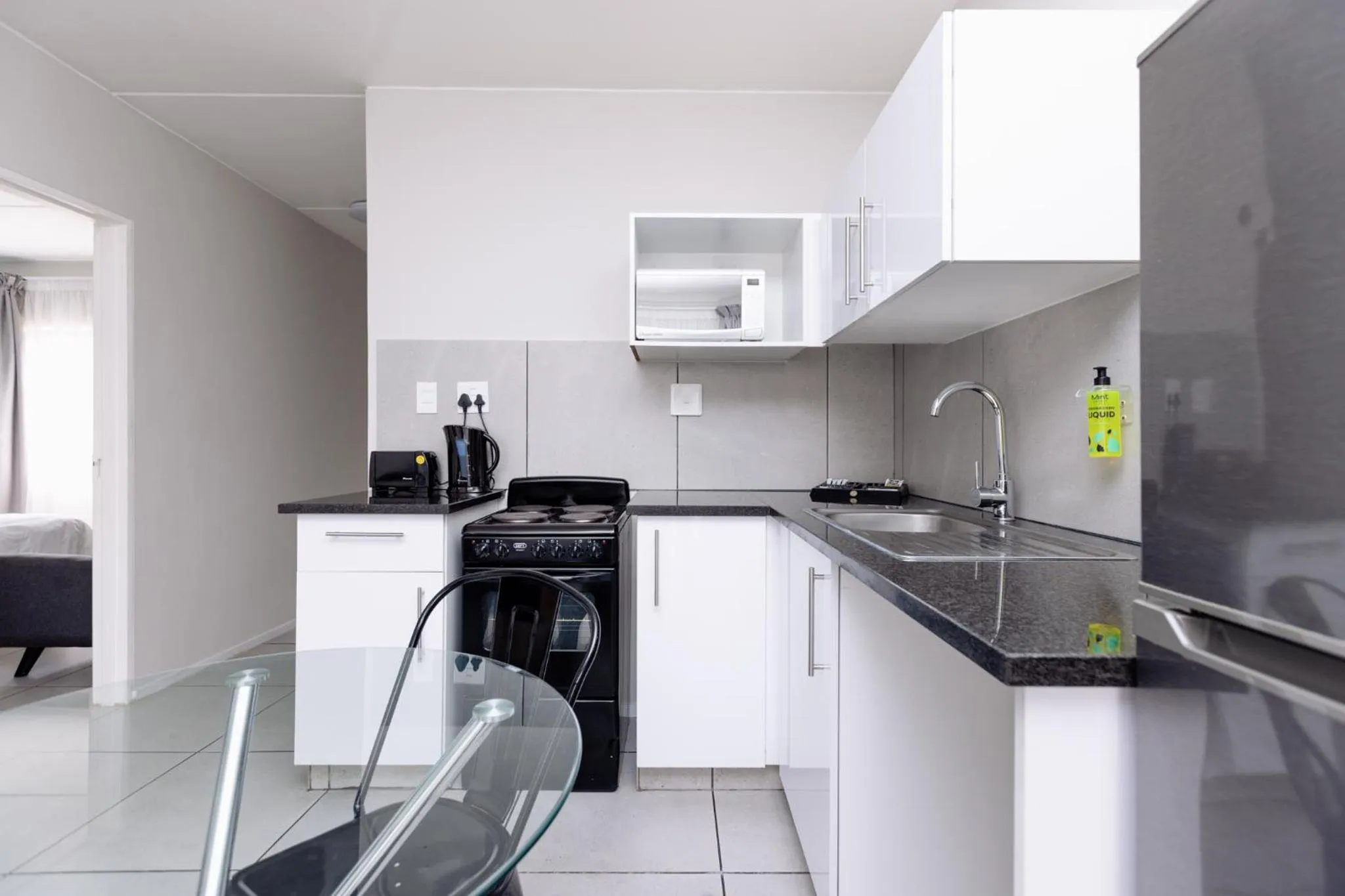 Kitchen or kitchenette in MINT Express Sandton View