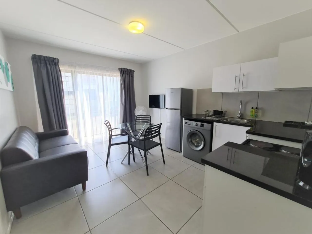 Kitchen or kitchenette in MINT Express Sandton View