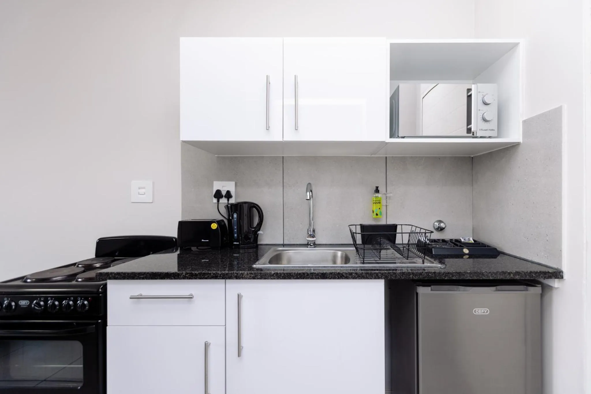 Kitchen or kitchenette in MINT Express Sandton View