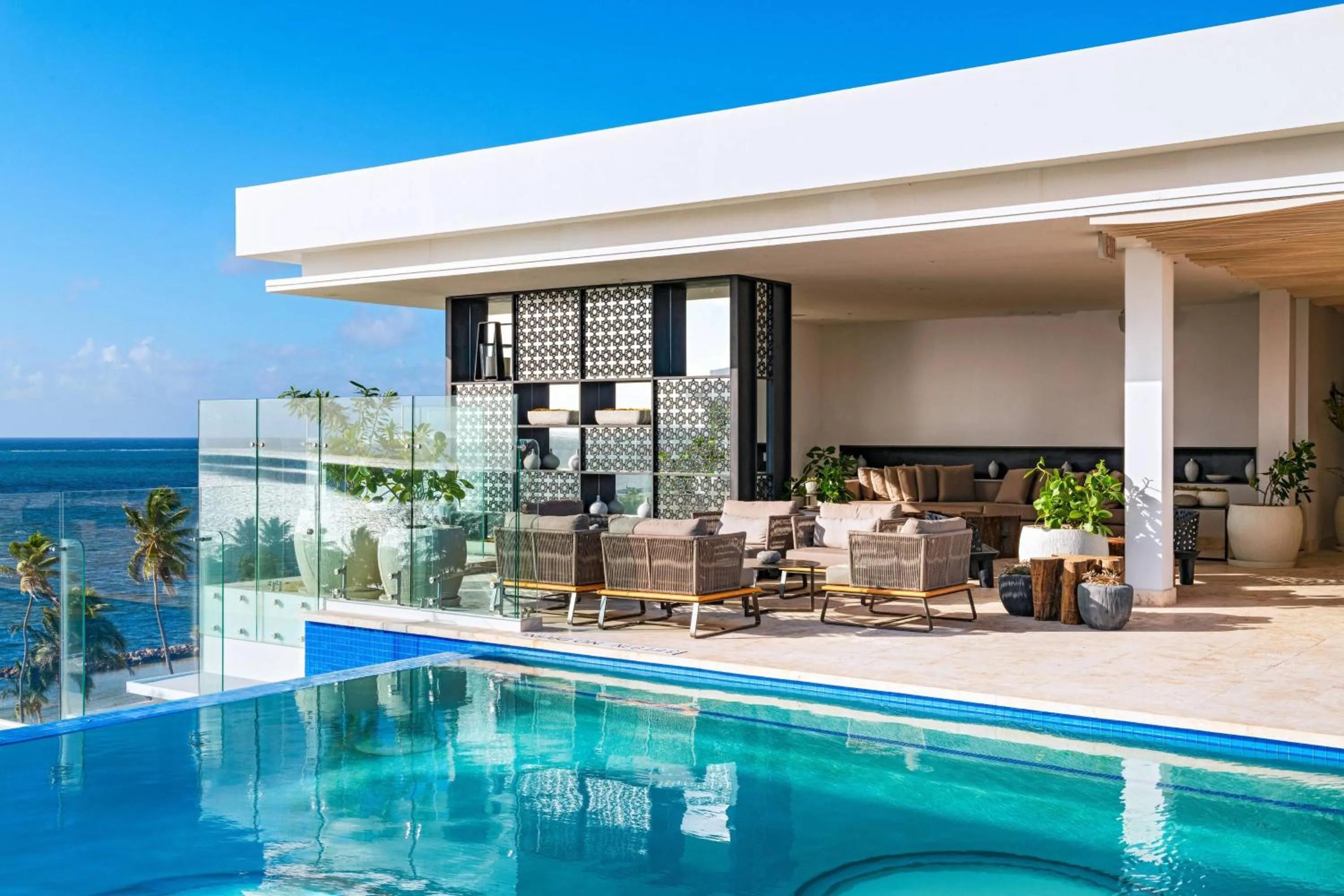 Lounge or bar in Alaia Belize, Autograph Collection