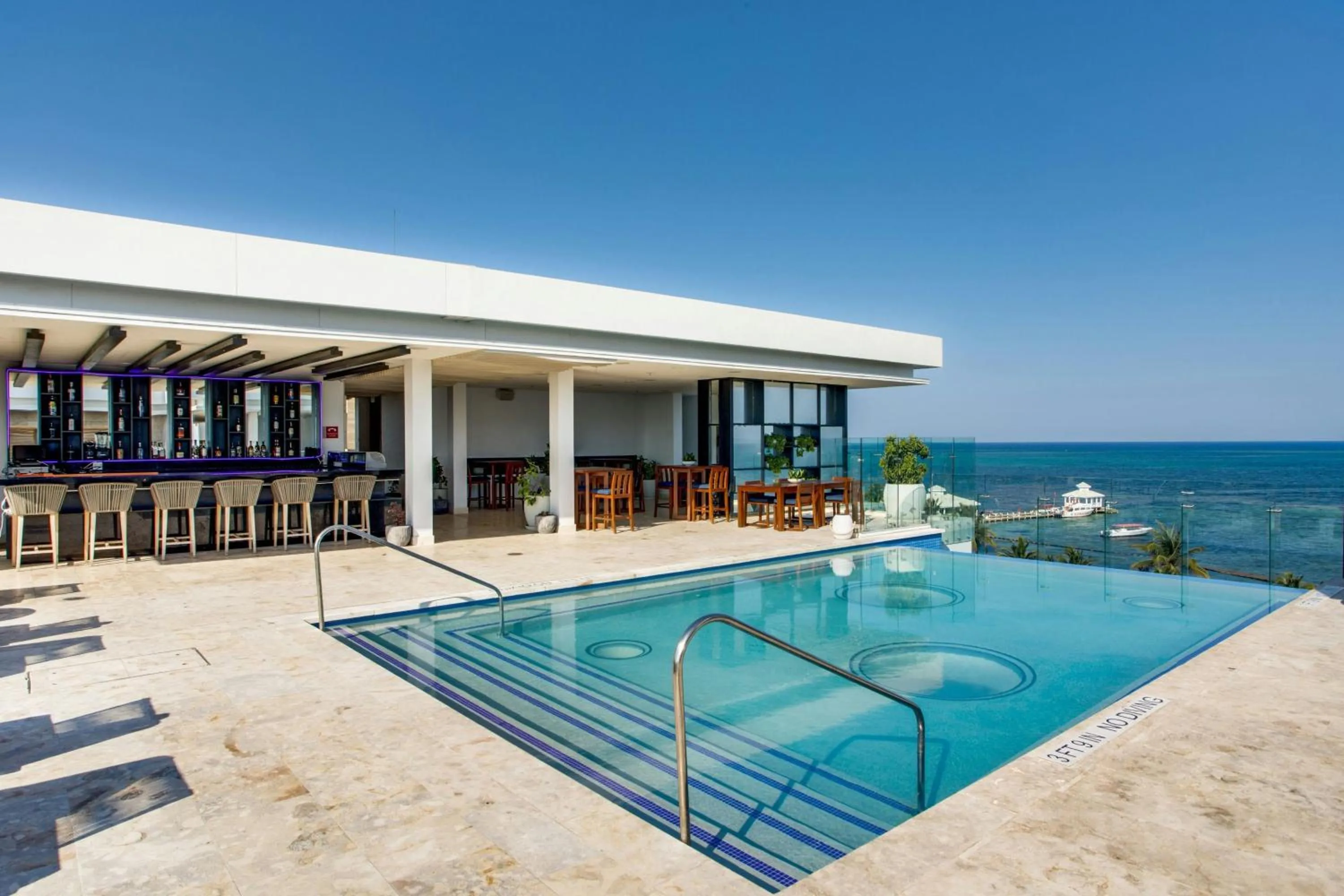 Swimming pool in Alaia Belize, Autograph Collection