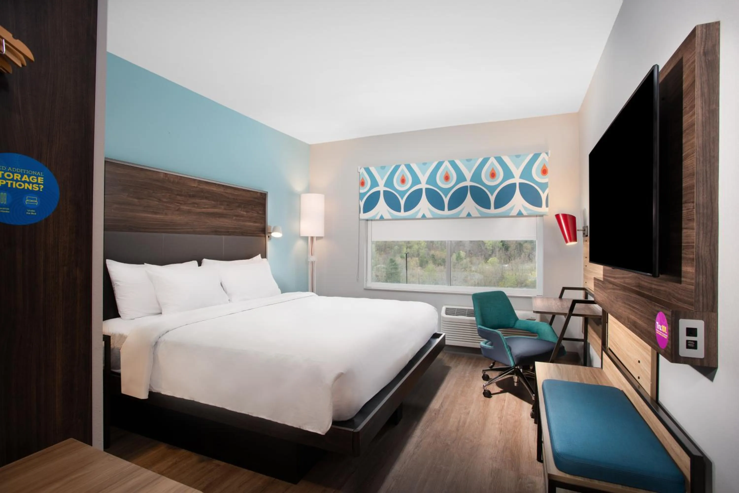 Bedroom, Bed in Tru by Hilton Asheville Blue Ridge Parkway