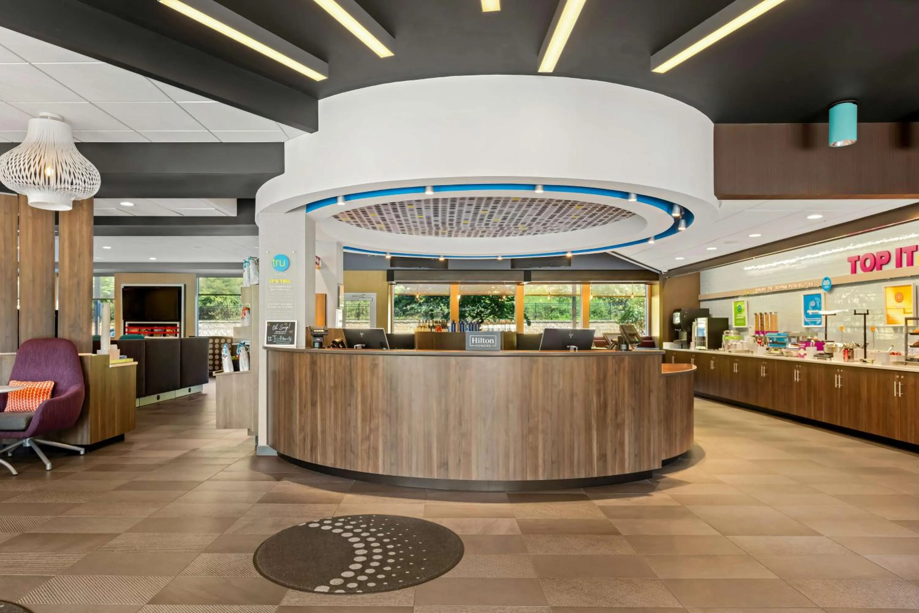 Lobby or reception in Tru by Hilton Asheville Blue Ridge Parkway