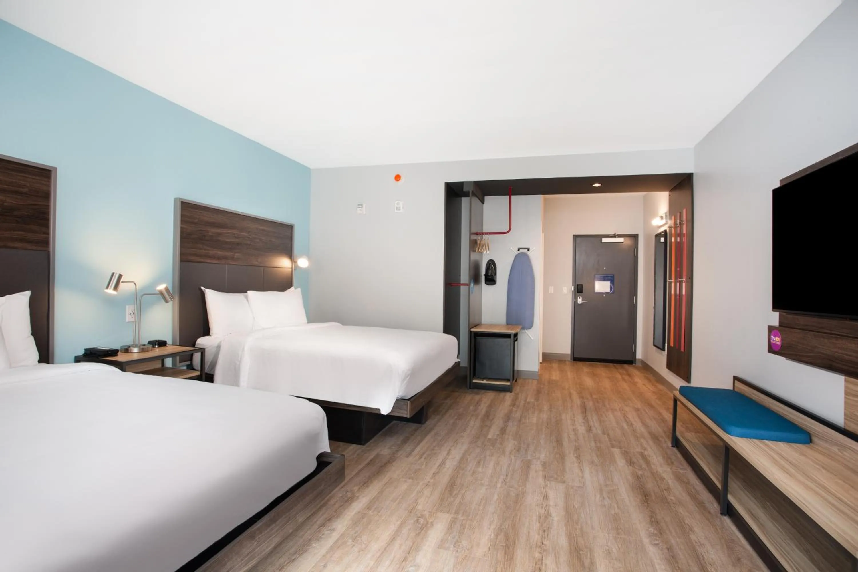 Bedroom, Bed in Tru by Hilton Asheville Blue Ridge Parkway