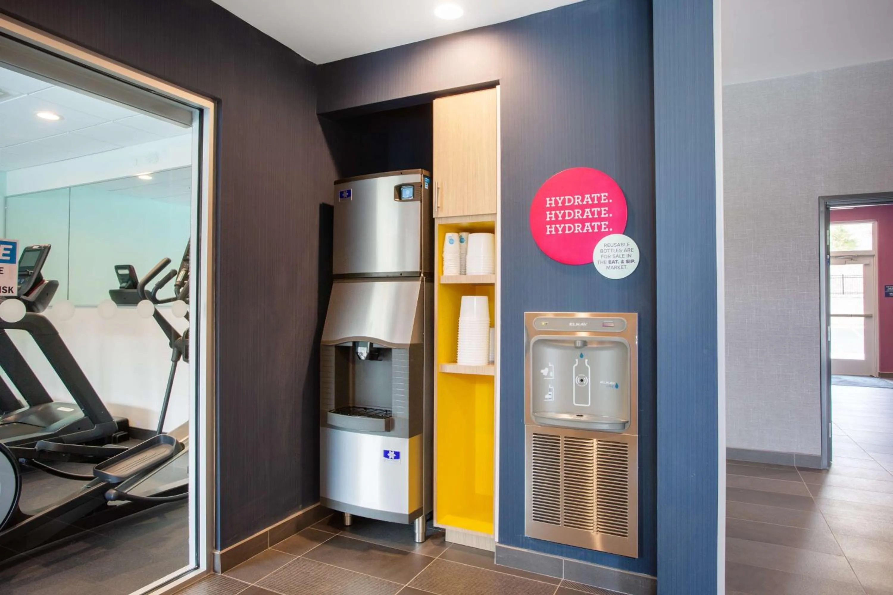 Dining area in Tru by Hilton Asheville Blue Ridge Parkway