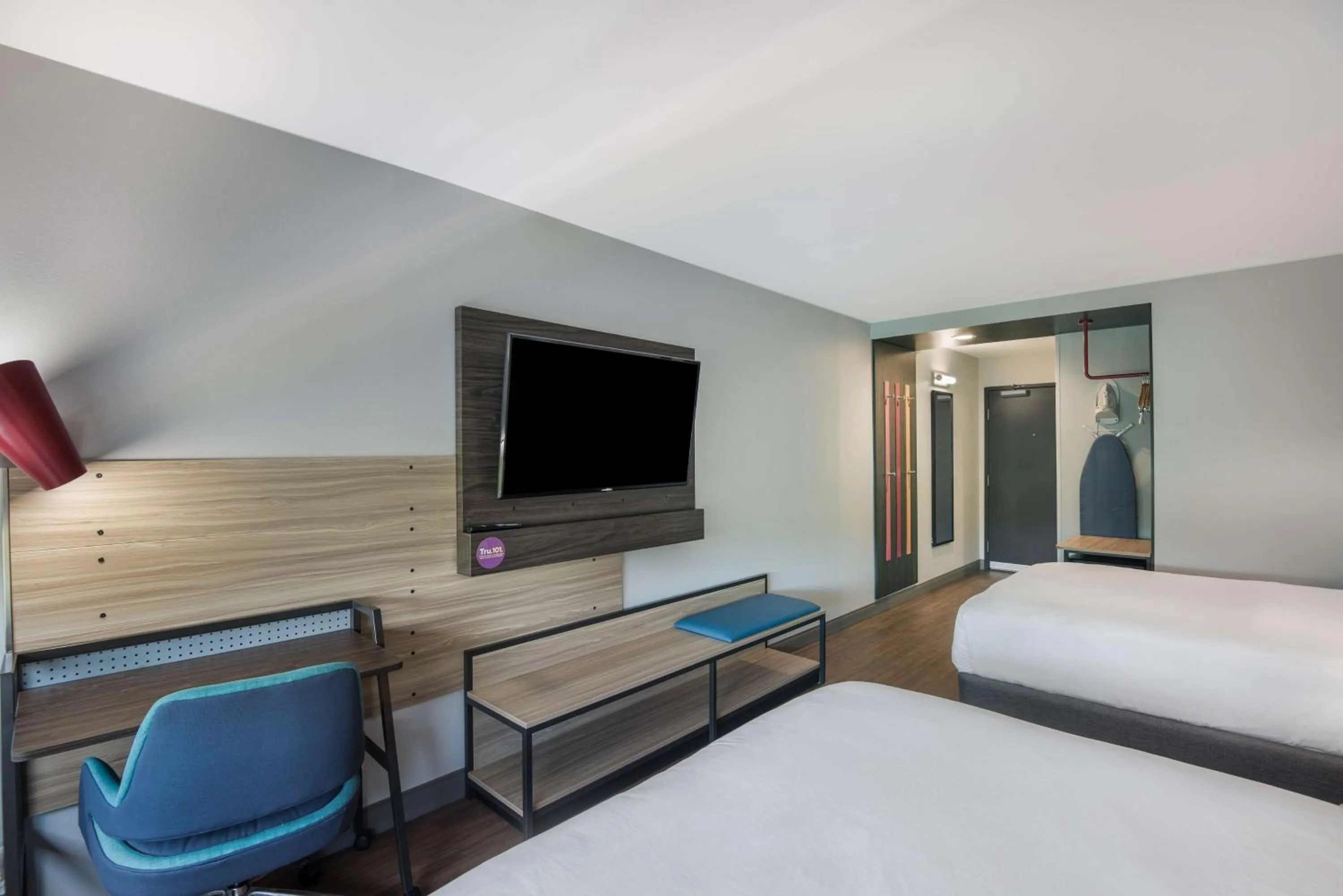 Bedroom, Bed in Tru By Hilton Warsaw, In