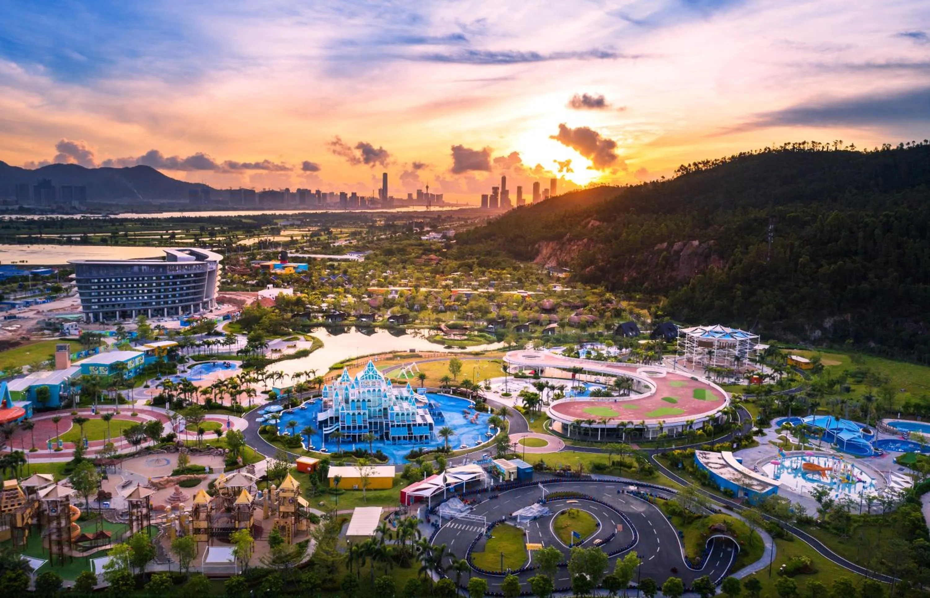 Nearby landmark in Hilton Garden Inn Zhuhai Hengqin Sumlodol Park
