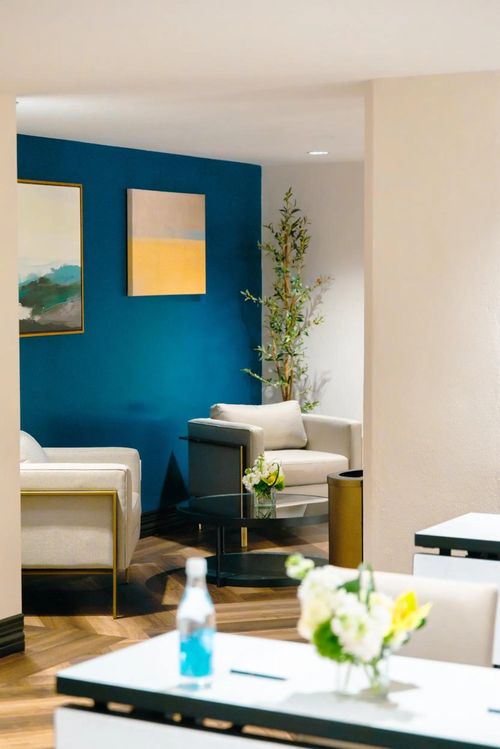 Lobby or reception, Bed in The Exchange Sacramento, Curio Collection By Hilton