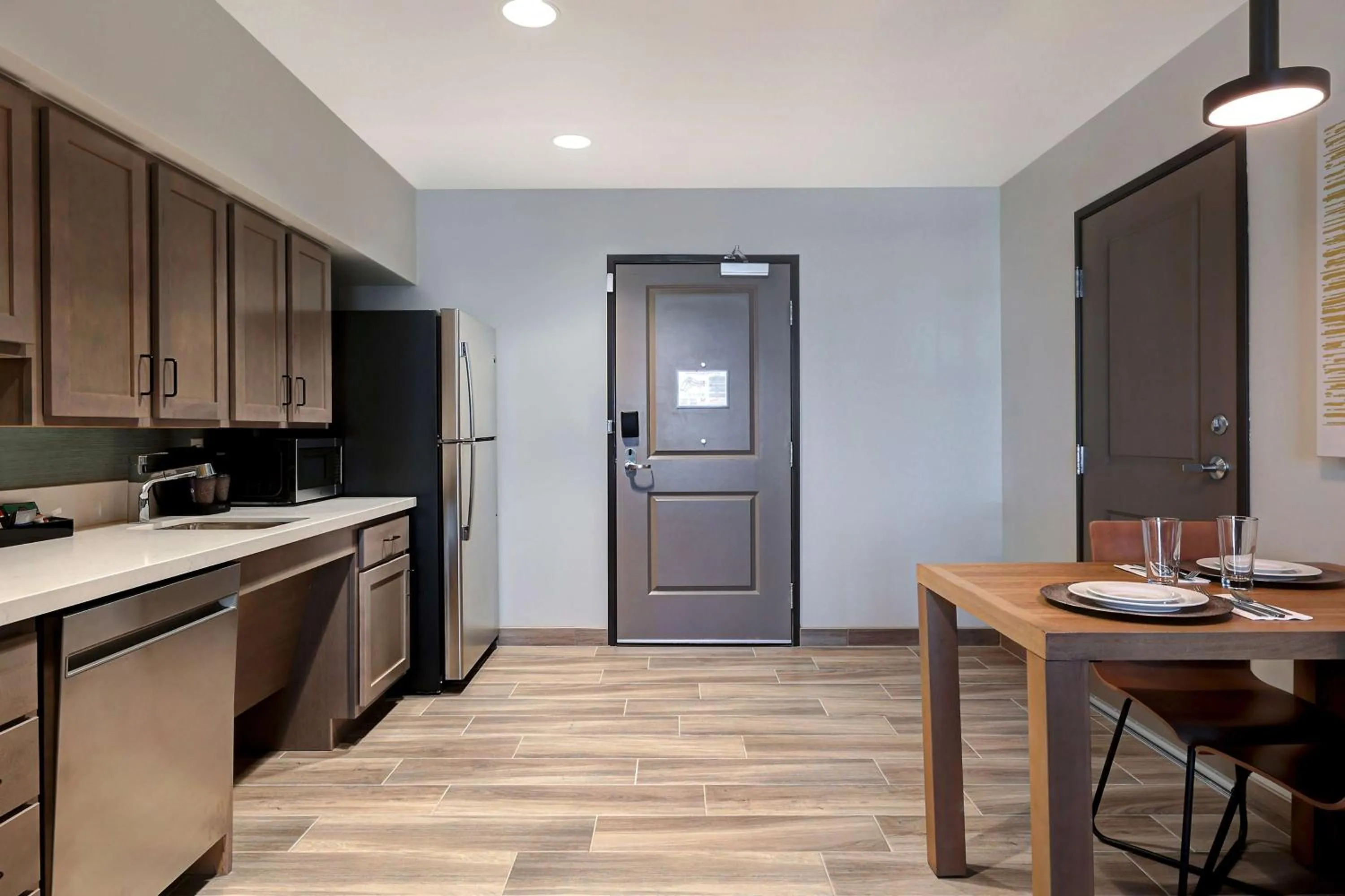 Kitchen or kitchenette in Homewood Suites By Hilton Santa Clarita/Valencia, Ca